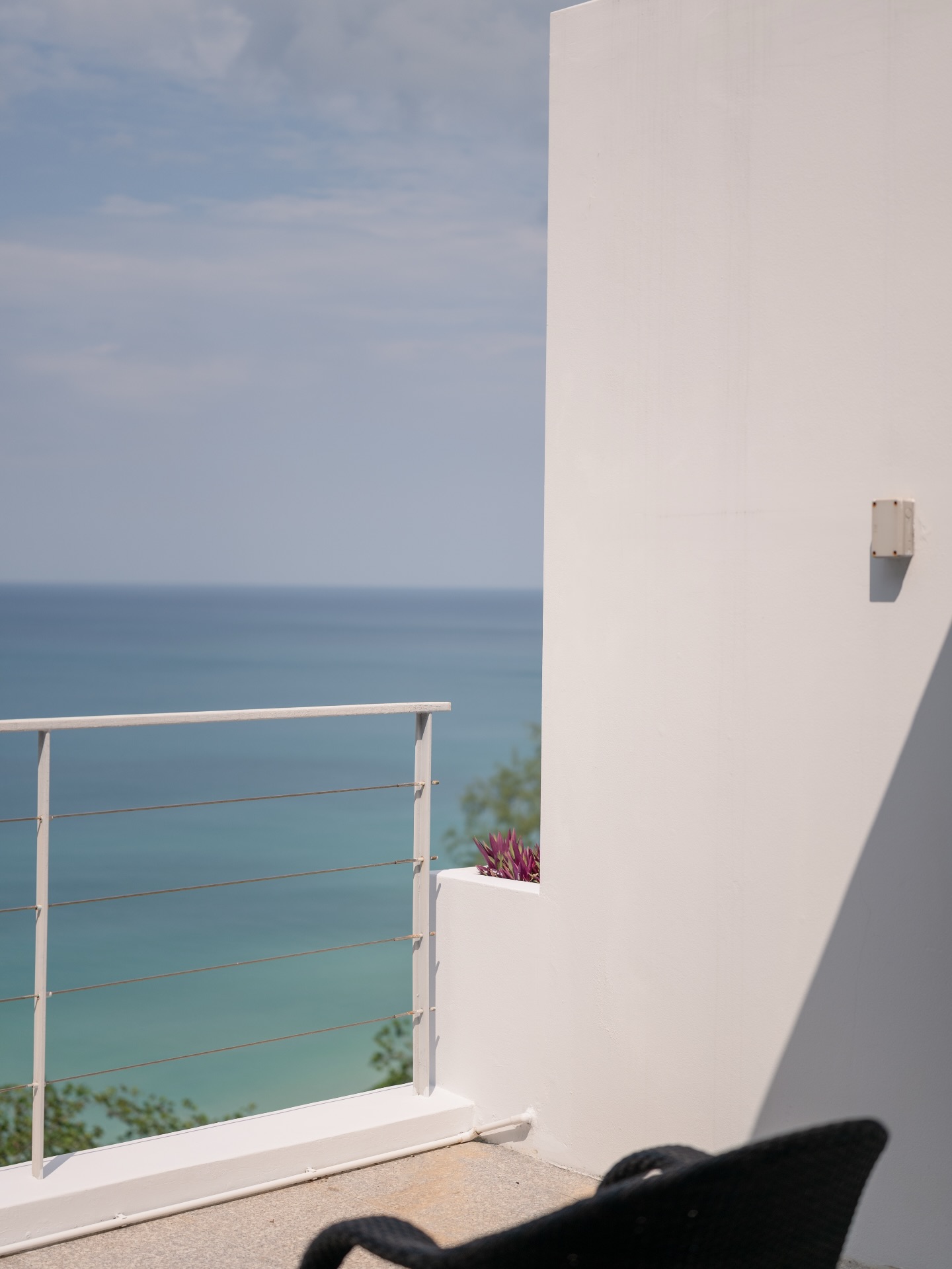 Light, shadow, and the quiet pull of the sea.
Bluesiam Villa
#bluesiam #bluesiamvillas #surinbeach #phuket #thailand