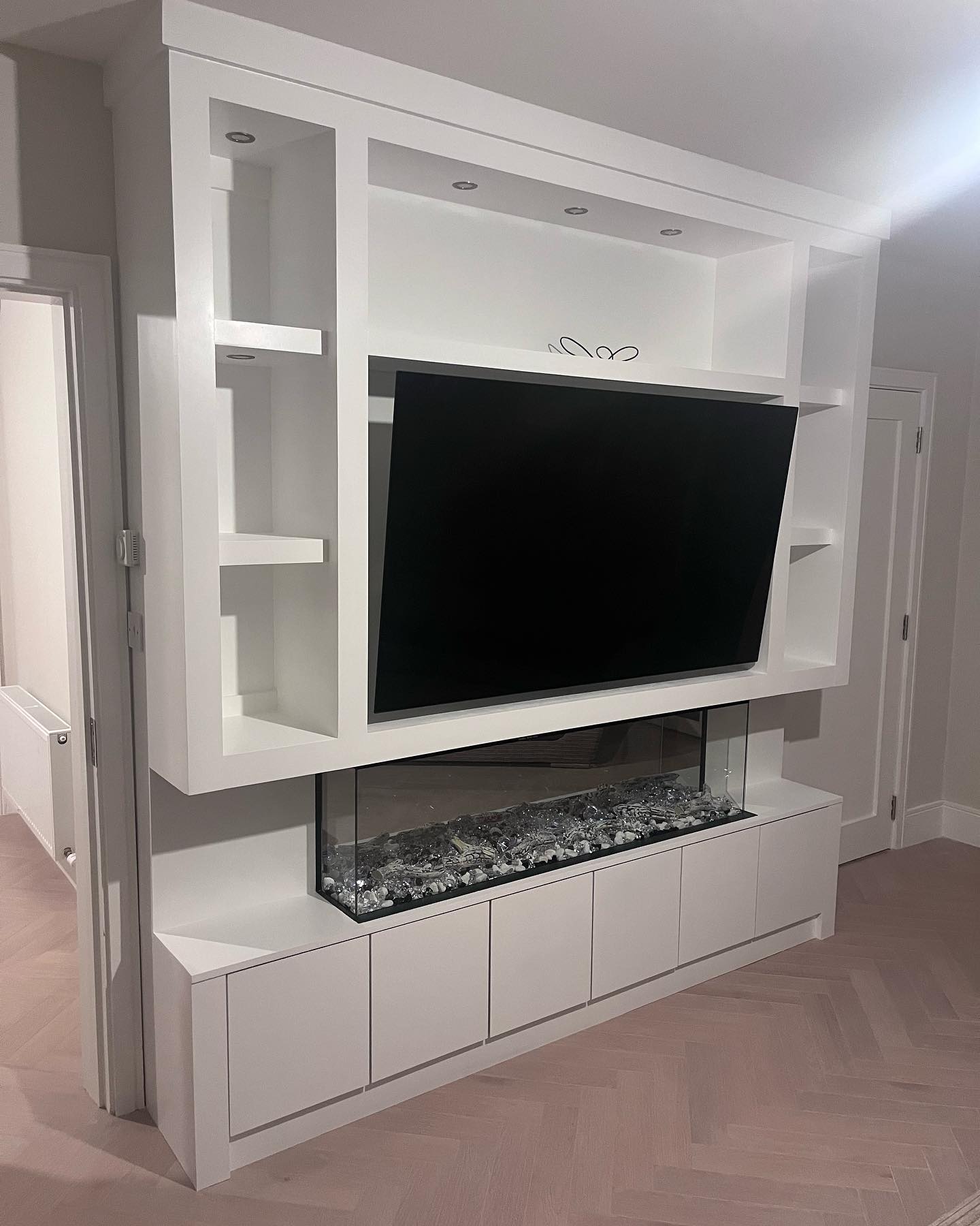 A spray finish on your new TV unit is a must 😍