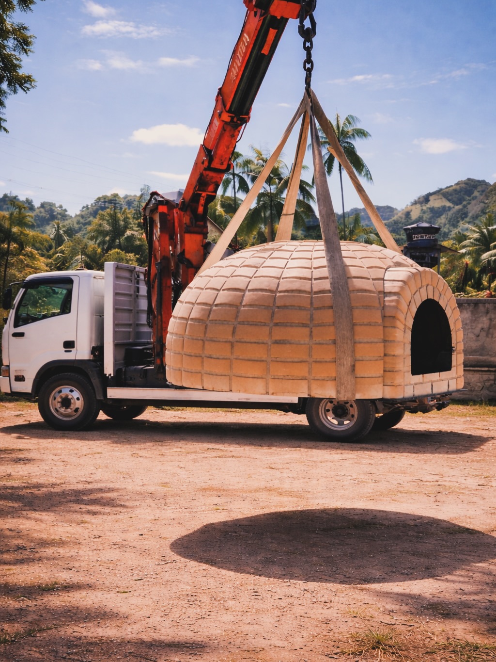 🔥🚚 Transportar um forno tradicional tipo iglu não é apenas levar um equipamento — é cuidar de uma verdadeira peça de tradição, história e sabor. Cada detalhe importa, desde o carregamento até a entrega final, garantindo que ele chegue com total segurança e pronto para transformar momentos em experiências únicas.
Aqui, o compromisso é com um transporte especializado, feito com responsabilidade, técnica e respeito à sua estrutura.
Seja para sua casa, negócio ou projeto especial, conte com quem entende do assunto e valoriza cada etapa do processo.
🍕🔥 Segurança, cuidado e tradição em movimento.
#FornoIglu #FornoALenha #PizzaArtesanal #minasforno