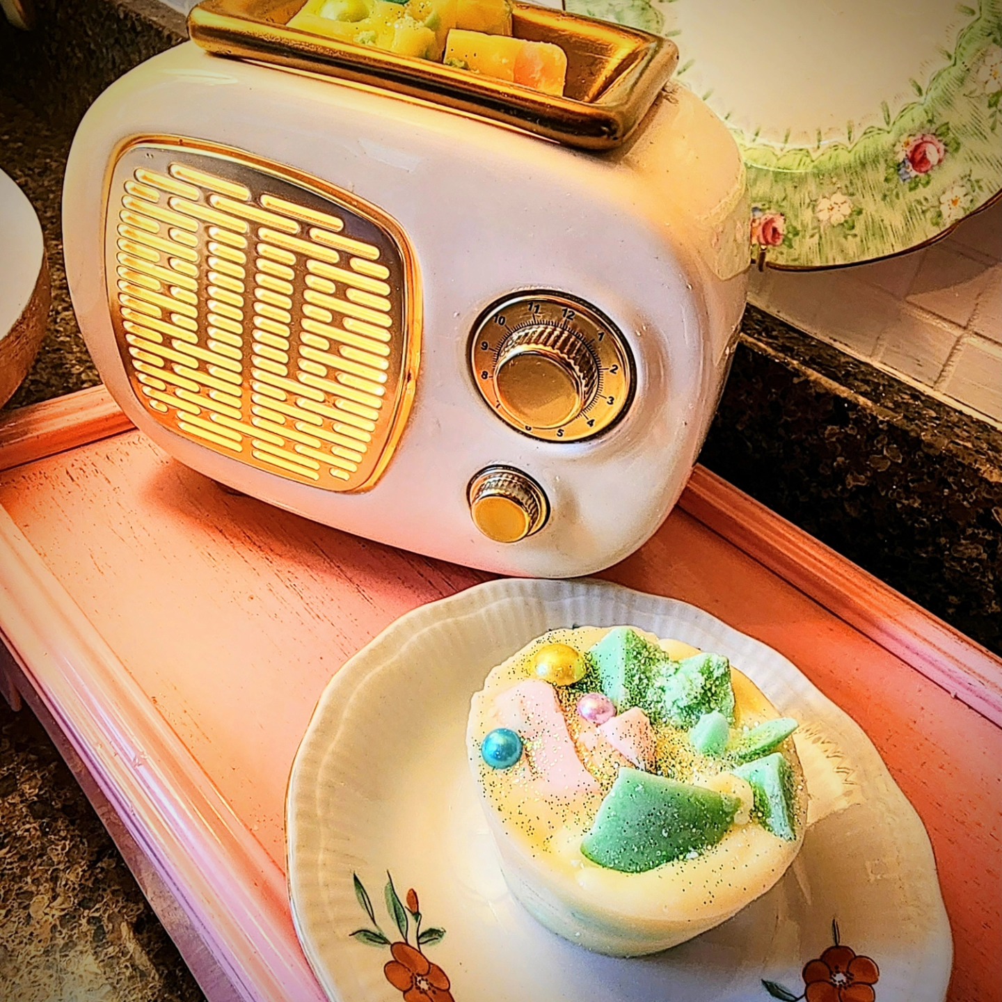 🎀Testing out a new wax melt blend today and I’m obsessed with how it's filling the room with cozy vibes. Paired it with my retro-styled wax warmer from Better Homes and Gardens and honestly… it's giving total nostalgia and warmth. Stay tuned—this scent might just become a staple!🎀
#BetterHomes #WaxMeltMagic #HomeVibes #CozyCorner #RetroStyle #ScentTherapy #WaxWarmerLove