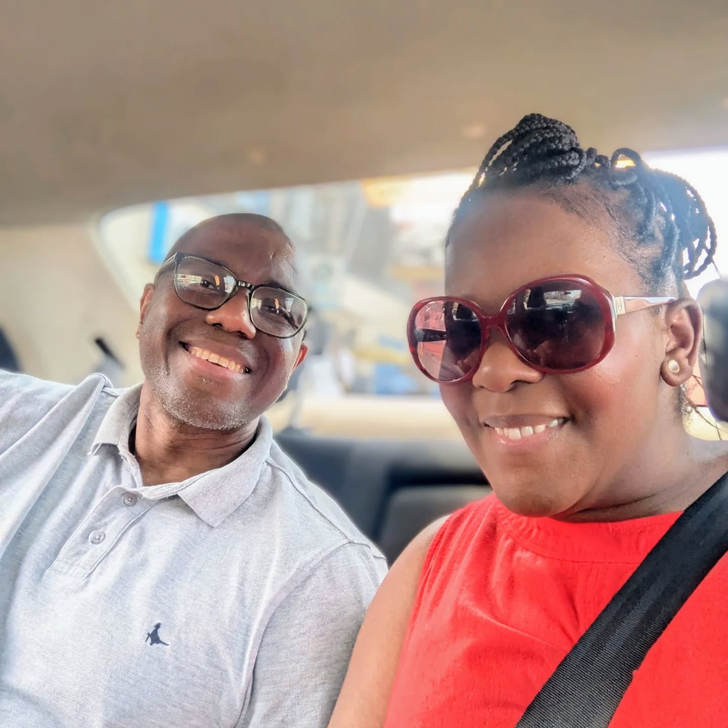 The past few days have been full on.
We started at Adjamé market in Abidjan, observing, asking questions, and taking it all in.
Then we drove over six hours north to meet the producers we work with.
To reach the farm, we got on the back of a motorbike… a first for us 😅
And once we arrived, we didn’t just visit, we joined in.
We helped with the ginger harvest, alongside the people who do this every day.
It’s not easy work. Not even close.
It changes how you see what it takes for ginger to go from the ground to your kitchen.
This is the part most people don’t see, but it matters.
More to come.
#sacosuperfoods #knowyouringredients #directsourcing #westafrica #ethicalsourcing