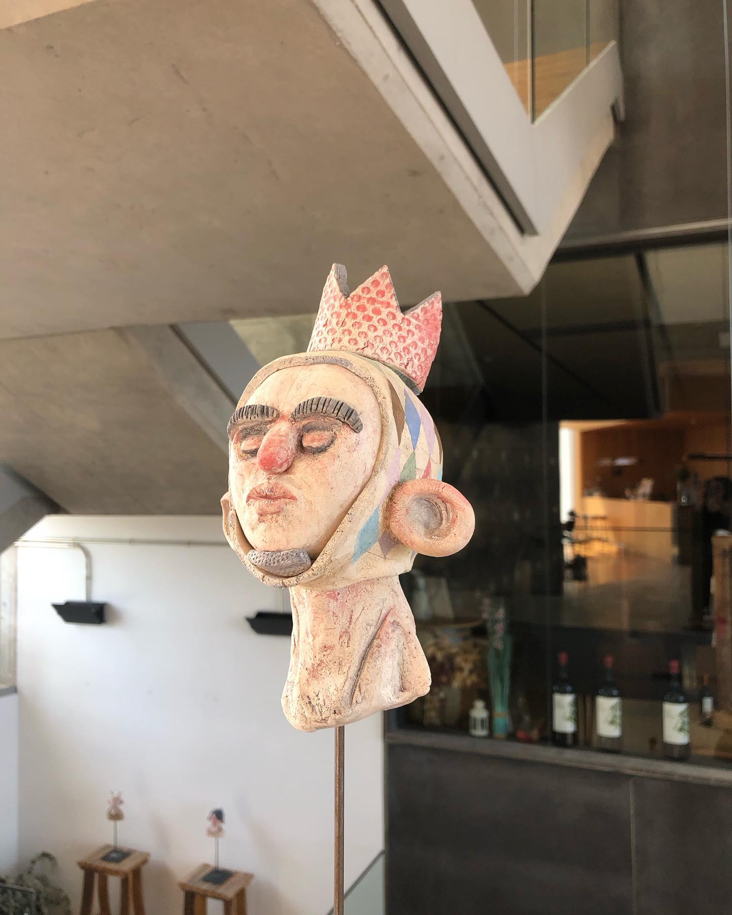 Aviso para navegantes: Aún puedes visitar la exposición #pueblohechizado.
Una muestra de escultura cerámica diseñada por @limboartist para @fincaarandinos .
.
.
.
#exposicion #exposicionarte #exposicionesculturas #exposicionescultor #exposicionbodega #bodega #bodegaslarioja #larioja #pueblo #ceramica #ceramics #ceramicaartistica #juanmamartin