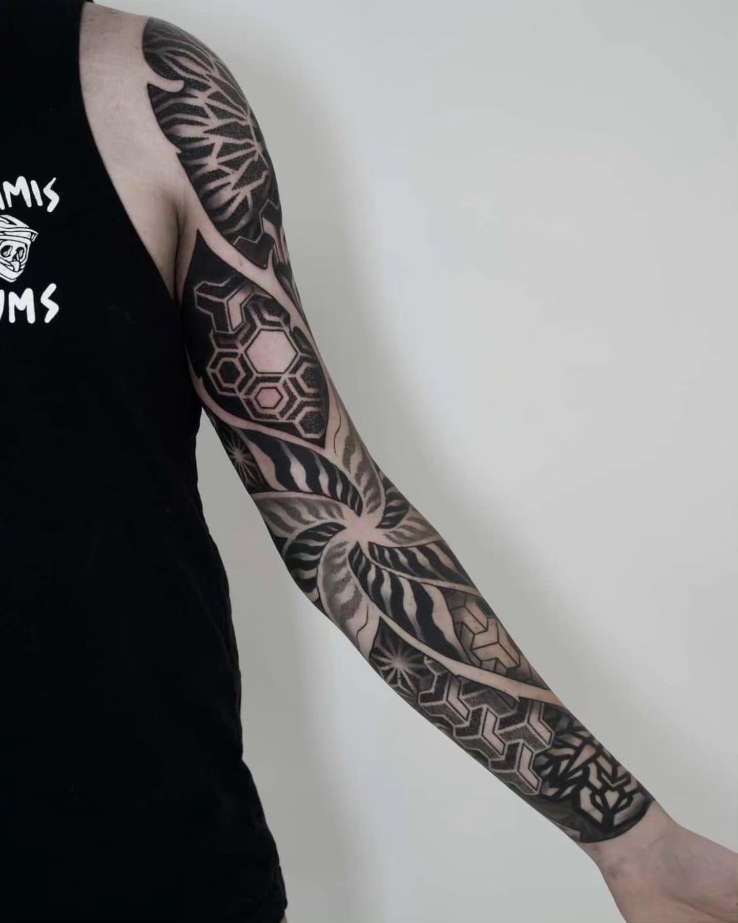 We're excited to announce that Eric Hare @ericharetattoo will be doing a guest spot with us on June 27th, 28th and 29th.
Specialized in mesmerizing geometric tattoos, Eric’s passion for blending geometry and mindfulness let's him creates stunning pieces that resonate with both precision and spiritual depth.