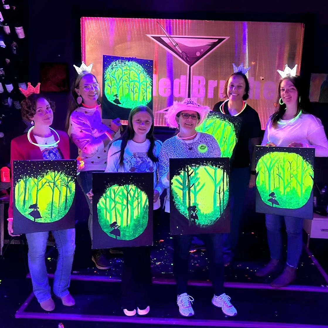 Happy Birthday Karena! Thank you for celebrating with us 🥳🥂
.
.
.
#paintandsip #paintparty #happybirthday #shopsmall #supportsmallbusiness #loadedbrushes #familyowned