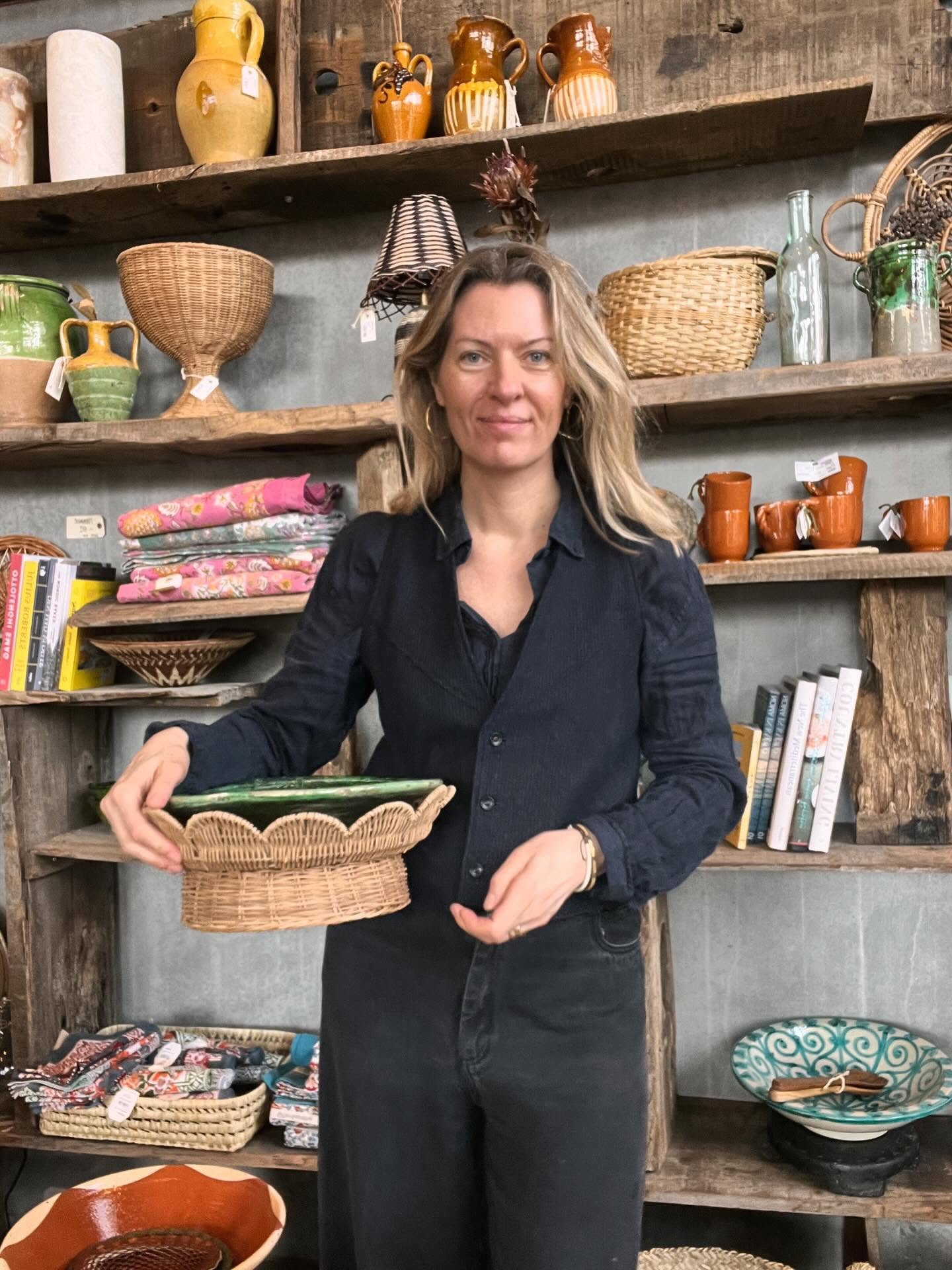 Vi har præcis 2 mdr tilbage hvor du kan shoppe i studio 🛍️ både i Silkeborg og på shoppen 👩🏼💻
En del varer er nedsat, så vær hurtig hvis vil være sikker på at få fingrene i skønne sager 😍 der ekstra run på for tiden 💓
Sidste åbningsdag er lørdag d 23 maj ♥️