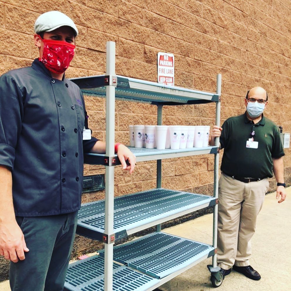 Friday’s delivery to Washington Regional Medical Center! •
•
Friday’s Donation - 40 immunity teas with 1000 mg of Vitamin C and other vitamins from @tuskernutrition! •
•
#Coronavirus #COVID19 #ThanksHealthHeroes #HeroesOfCOVID #Arkansas #fayettevillearkansas #washingtonregionalmedicalcenter #fayetteville #Frontline #Heroes #HealthcareHeroes #washingtonregionalmedicalfoundation