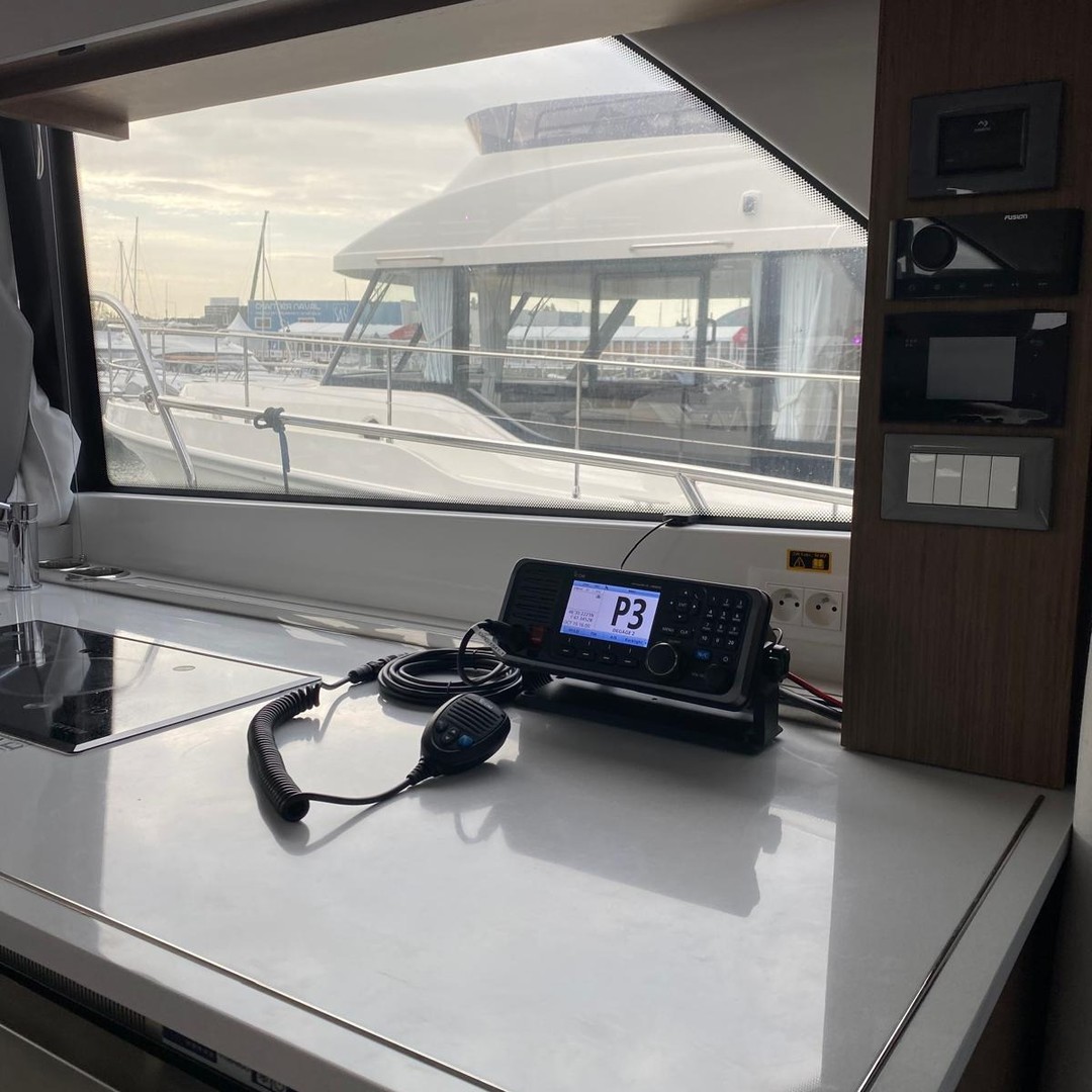 | J-6 du Départ du Vendée Globe |
Durant ces dernières semaines et lors des jours à venir, Brice et Loic sont à pied d’œuvre pour les installations communication pour le Vendée Globe aux Sables d’Olonne.
Merci à @icomfrance pour leur confiance depuis tant d’année, et pour cette collaboration plus que précieuse.
L’emploi du temps est chargé, les missions délicates et éclectiques, et c’est cela qui nous plait 📻🔧
Montages des antennes à terre pour la DC Course, montage des VHF, des relais, montage des VHF sur les bateaux accompagnateurs et DC course, la liste est longue et non exhaustive 😉
Quelques photos pour vous mettre dans l’ambiance ! 😊
@performancespirit_