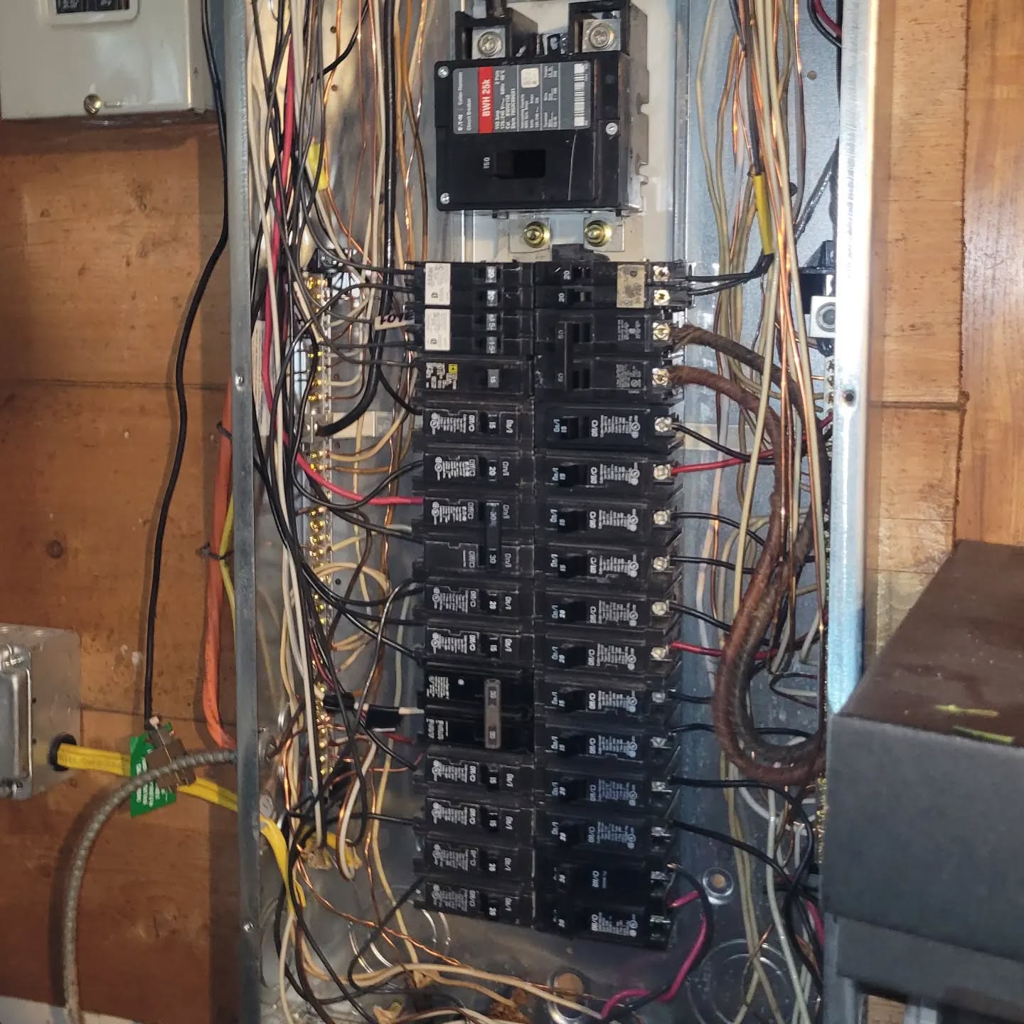 Doing a home inspection for a friend before they list their house for sale. This will help them address any potential issues for future buyer's as well as have a more informative Property Condition Disclosure form. Kind if risky to be this honest about your house, but if I was a buyer, I would appreciate this transparency.
.
.
.
.
.
.
.
.
.
.
.
.
.
#homeinspection #youcrackmeupconcrete #oxidizeinyourarmstonight