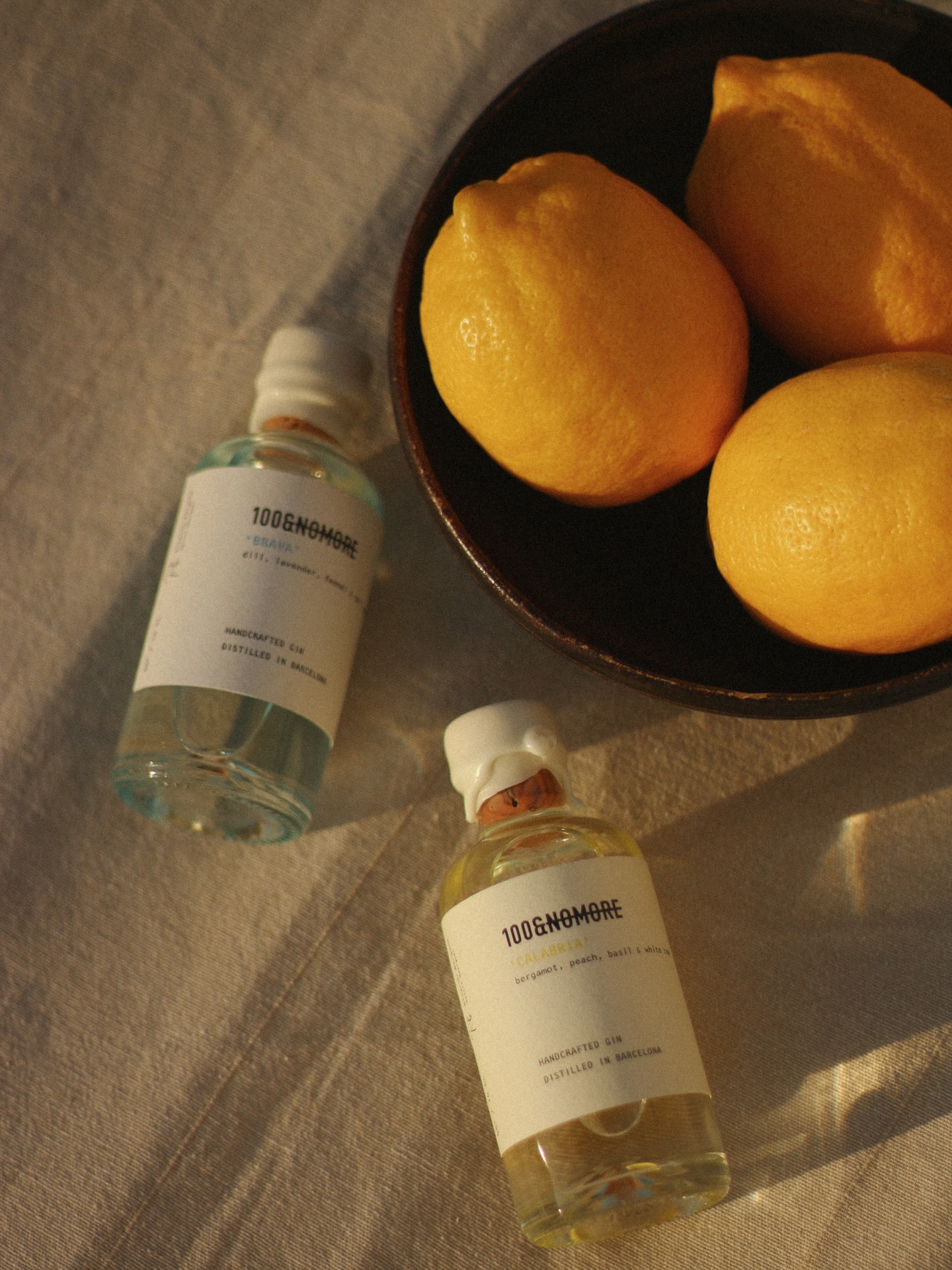 Para los indecisos y los amantes de probar cosas nuevas:
Este pack trae 3 de nuestras ginebras, perfectas para llevar en el equipaje de mano y descubrir nuevos sabores en cualquier destino.