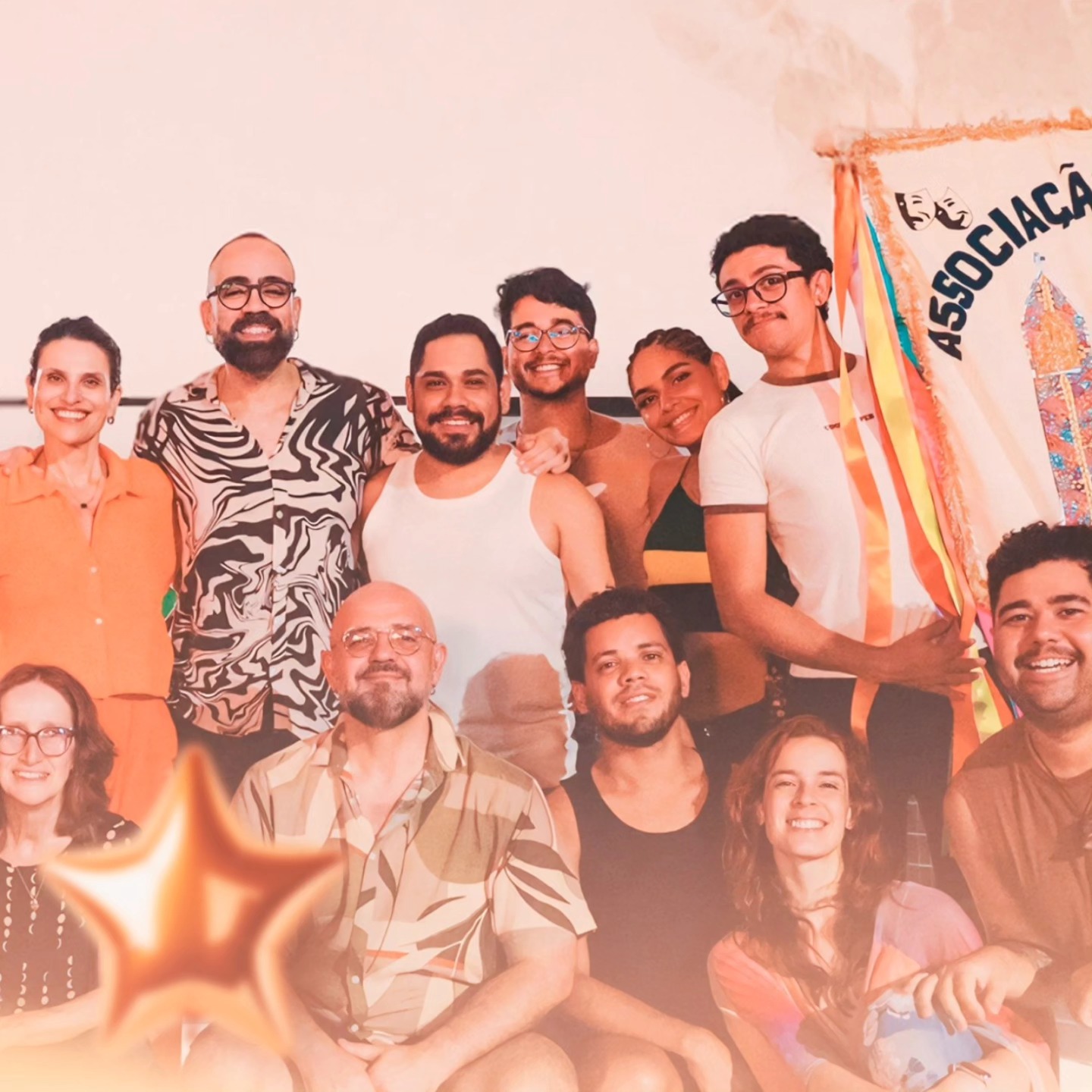 Feliz Ano Novo da Família Gajuru!
Que 2025 seja um ano de muitas realizações, repleto de arte, inspiração e prosperidade para todos! Agradecemos por fazerem parte da nossa jornada artística e desejamos que o novo ano traga novos começos brilhantes, muita criatividade e momentos inesquecíveis.