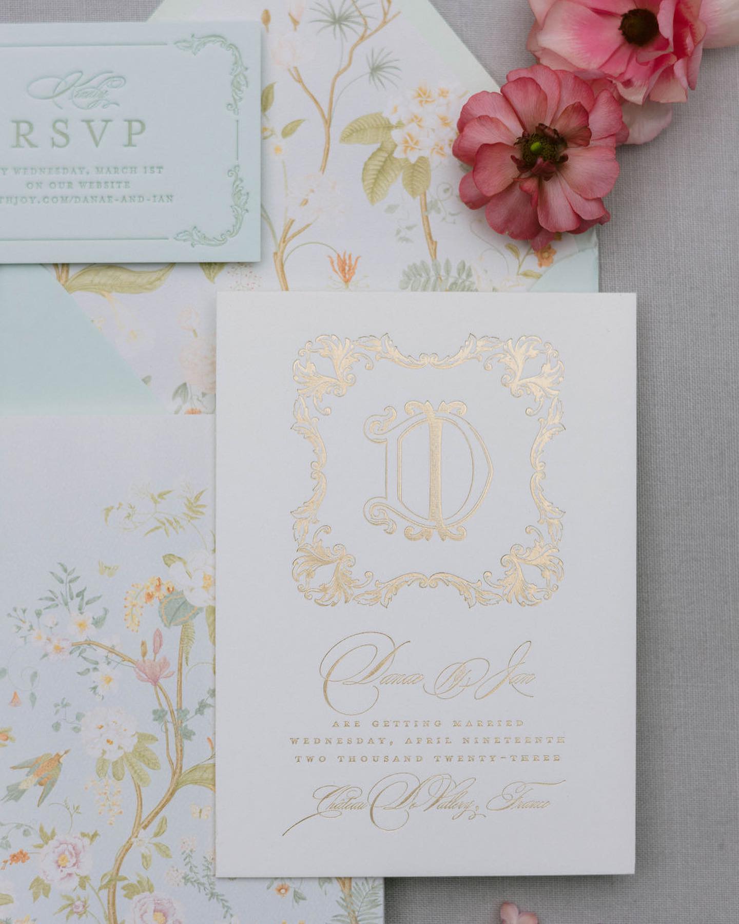 💌🪭🧺 Personalized Wedding Stationery & Wallpaper Delight
For Danae and Ian’s intimate wedding, the talented @emilybairddesign crafted a breathtaking chinoiserie-inspired suite of wedding stationery and coordinated wallpaper. Emily’s artistry and attention to detail beautifully reflected our clients’ personal style and history. Infused with playful nods to video gameplay, a shared passion of the couple and their guests, these elements added a touch of whimsy to the celebration. The wallpaper served as a charming backdrop for the cocktail bar, seamlessly tying the cocktail area into the overall wedding theme.
Venue: @chateaudevallery
Photo: @gregfinck
Video: @zenfilmworks
Planning, design and production: @bonjourweddings.fr
Assistant coordinators: @charlotte_adt @joelleantounevents
Wedding dress: @eseazenabor
Pre and post wedding dresses: @rimearodaky
Groom’s attire: @dior @louboutinworld
Florals: @botaniquebazar
Paper goods: @emilybairddesign
Hair: @ciaracoiffure
Makeup: @beautybymaeva
Catering: @domainedesjardins
Cake: @syniesparis
Couscous: @l.oasis.orientale.paris
Officiant: @theparisofficiant
Live music: @ivana.string.quartet
DJ: @selecktive.official
Live painter: @eventillustrator
Rentals: @atawaevent @maison_options @velvetrendezvous @options_orleans
Technics and production: @bounz.events
Content creation: @goldy.house
Aerialist: @cara.chapman.aerial
Fire show: @supercho_show
Fireworks: @cduval77890