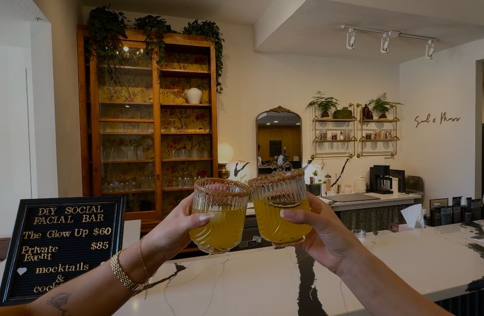 Add a little spice to your service and try our Jalapeno Pineapple Margarita! This bold twist on the traditional margarita adds a fruity and spicy element to this cocktail. It’s the perfect accompanyment to a little ‘me’ time!
#lawrenceks #downtownlawrence #downtownlawrenceks #lfk #cocktail