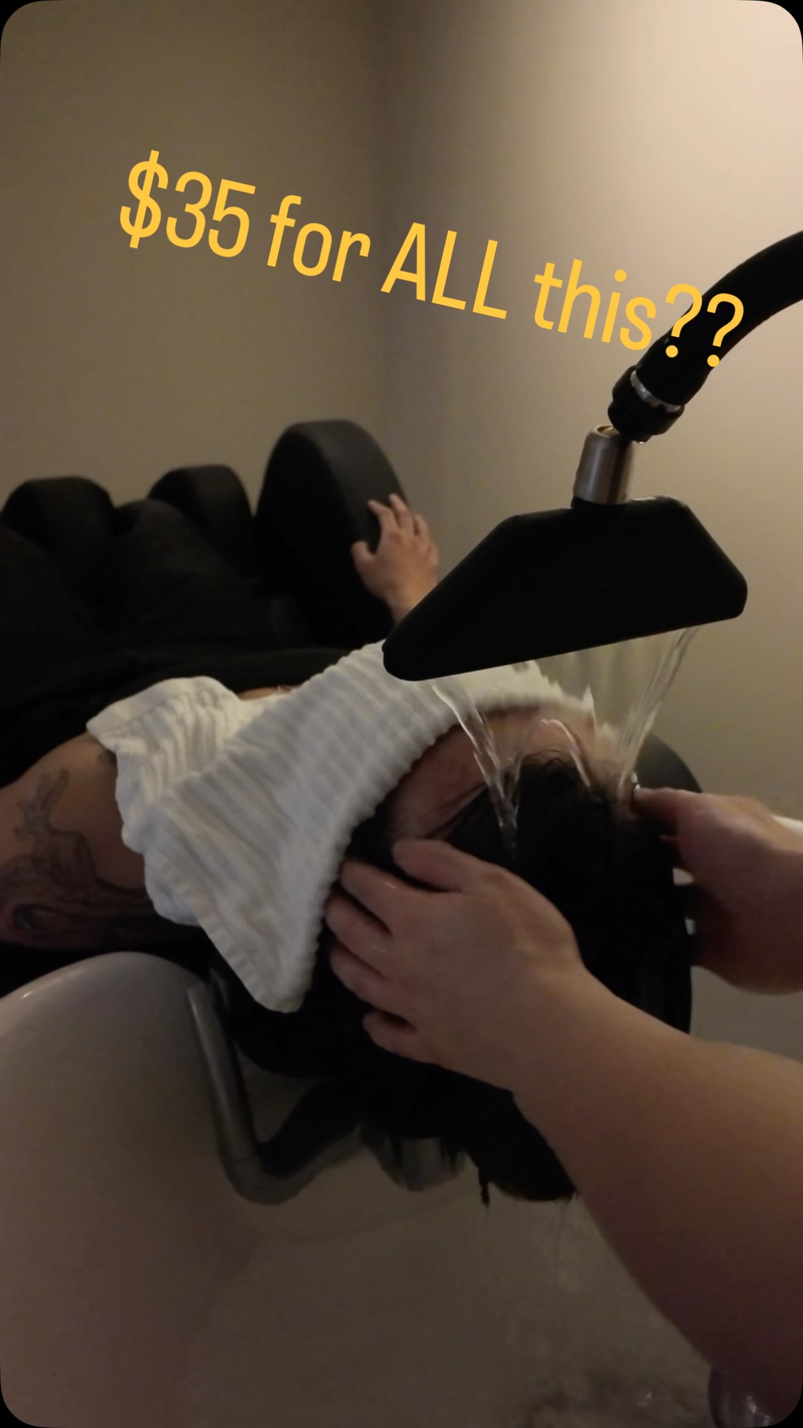 I’m charging $35 for this full experience…
Wash + Cut + Massage + Therapy setup 😳
Is this crazy cheap or just fair?
Don’t lie 👇
#torontobarber
#torontohair
#menshaircut
#hairstylist
#hairtransformation