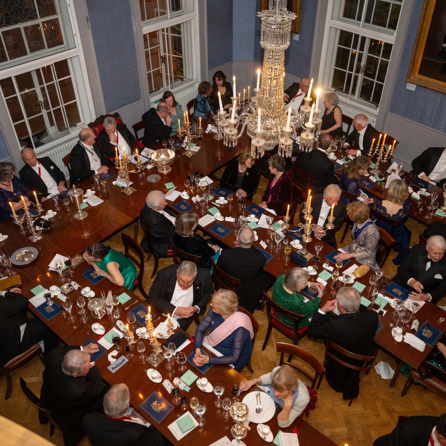 On 6 March, the Master, Mr John Cowper Coles, hosted the Worshipful Company of Farriers’ Court Members’ Dinner at Wax Chandlers’ Hall, with Mr Alastair Collett, Past Master Glover, as guest speaker.
Distinguished livery guests included the Master Woolmen, Consort and Clerk, together with the Master Pewterer, Consort and Clerk.
In his speech, the Master reflected on the rich history of @waxchandlers Hall and the ever-changing landscape of the City of London. Assistant Col(Ret'd) Lucy Giles CBE proposed the toast to the guests.
The evening concluded with musical entertainment from @thehepburnfour of St Andrews University.