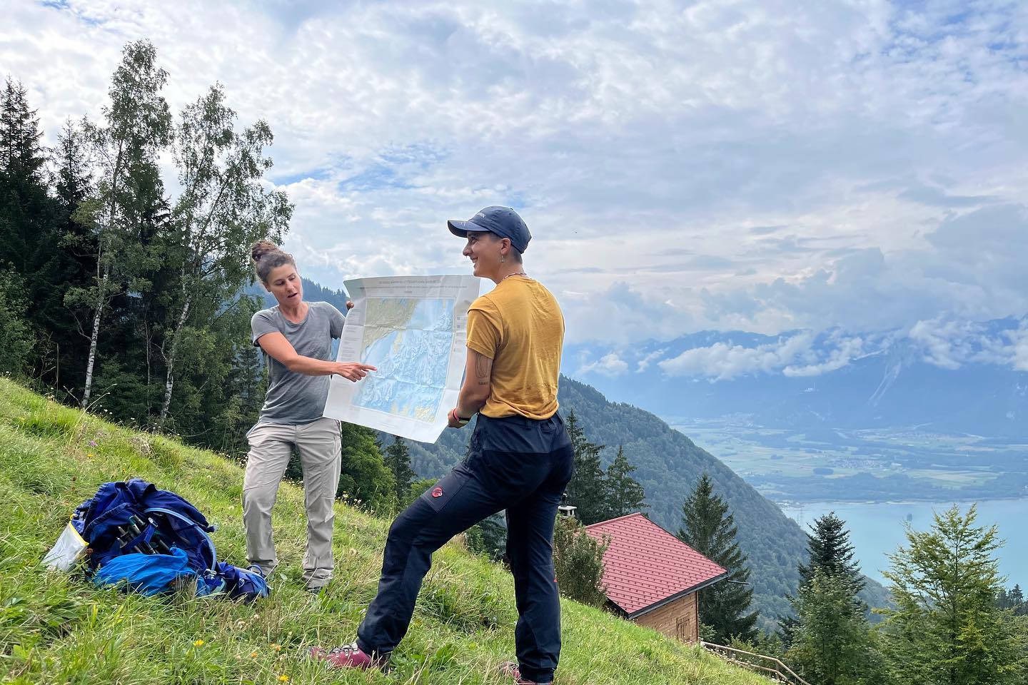 Un été 2023 riche en découvertes et transmission (2/3): paysages, patrimoine local, construction de cabanes, transformation de produits, contes au coin du feu, groupes, personnes seules, collègues... Quel formidable métier ! 🌻🐑🎒
#nature #swissalps #paysansdemontagne #accompagnateurenmontagne #accompagnatriceenmontagne #mountainleader #kulkatrek