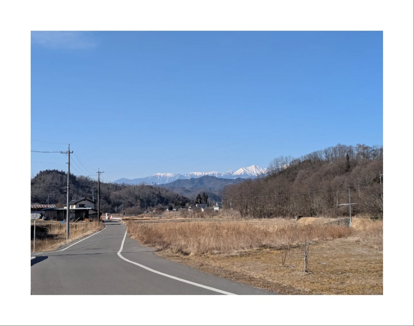 【つづねの日常】
少し歩くと北アルプス。
朝肌寒い中散歩すると素敵な景色に出会えます。
凛とした空気がとても心地いい。
#1日1組限定#古民家#宿#北アルプス#nagano