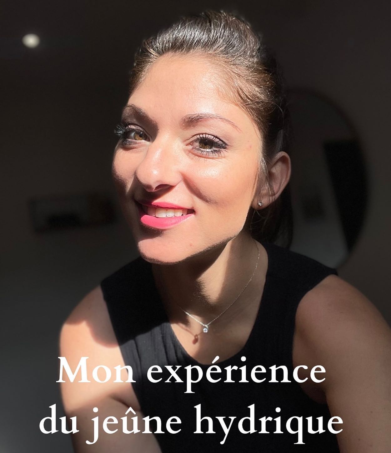 « c’est par la souffrance que l’on grandit le plus » André Mathieu
Tous mes voyants étaient rouges
En warning même ! Je décide de prendre 10 jours pour moi uniquement pour moi !
Jeûne hydrique : consiste à supprimer toute alimentation, seule la consommation d’eau est autorisé.
Descente alimentaire de trois jours avant
(Fruits et légumes uniquement)
1er jour :
Jour de la purge ( pas de dessin lol )
2 eme jour :
Mon sourire naturel est revenu sur mon visage. L’angoisse quitte mon corps.
La sensation de faim s’estompe
3 eme jour :
Tout est devenu plus clair
Les odeurs sont amplifiées.
Mes gestes sont lent et conscient.
Comme si on m’avait reconnecter à moi-même !
Mon cœur est comme à l’arrêt . Dans l’instant présent , magique. Plus Aucune sensation de faim
4 eme jour :
Des prises de conscience, déclic…
Une séance d’osteo qui m’a fait beaucoup de bien
5 eme jour :
La tension basse, fatigué.
Le cœur qui palpite
Alors repos total mais l’excitation de reprendre le boulot comment ça se faire sentir. Alors je bosse quelques heures sur mon site Internet et autres.
6 eme jour:
Cassage du jeûne à 13h30 avec une pomme
Et les jours suivants, pendant 5 jours, ce sera soupe, jus de légumes, purée.
Avant de reprendre doucement les crudités les œufs ect.
Mes journée était rythmée de :
🔹Respiration Wim hof
🔹Méditation
🔹Stretching, mobilité
🔹Brossage de dents avec racloir de langue (oui parce que tu pues de la bouche quand tu jeûne 😅)
🔹Brossage à sec du corps
🔹Massage visage, avec soin visage et corps
🔹Sieste
🔹Écriture
🔹Bouillotte sur le foie
🔹Sport , pilâtes
🔹Marche dans la nature
🔹Boire tisane eau 3 L
🔹Dormir entre 9 et 12 heures
🔹Colorier (essayer de dessiner😅)
🔹Être à l’écoute de moi-même
🔹Rien faire ( tellement incroyable)
Suite dans la publication suivante ➡️
#jeûne #jeûner #prendresoindesoi #soin #tempspoursoi #break #vacances #experience #bonheur #léger #decouverte #sensation #reconstruction #reset
#grandnettoyage