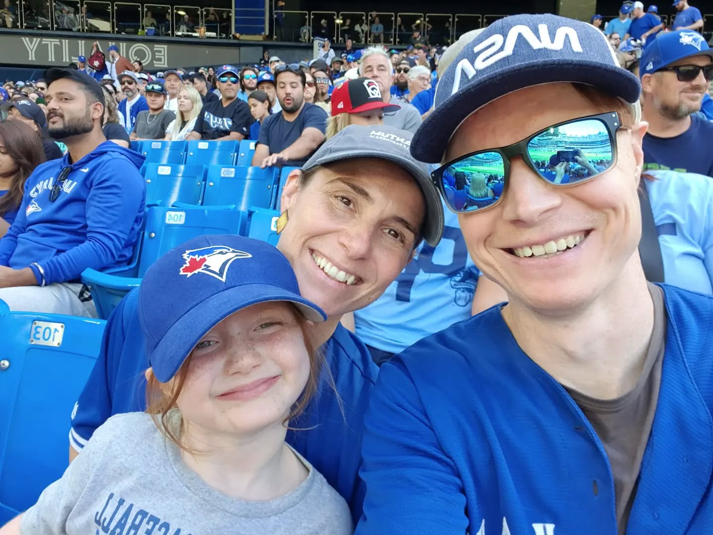 Thanks @quantumlifecycle for a great Jays game today! Now let's get that Wildcard!!
#bluejays #bluejaysbaseball #toronto #familytime