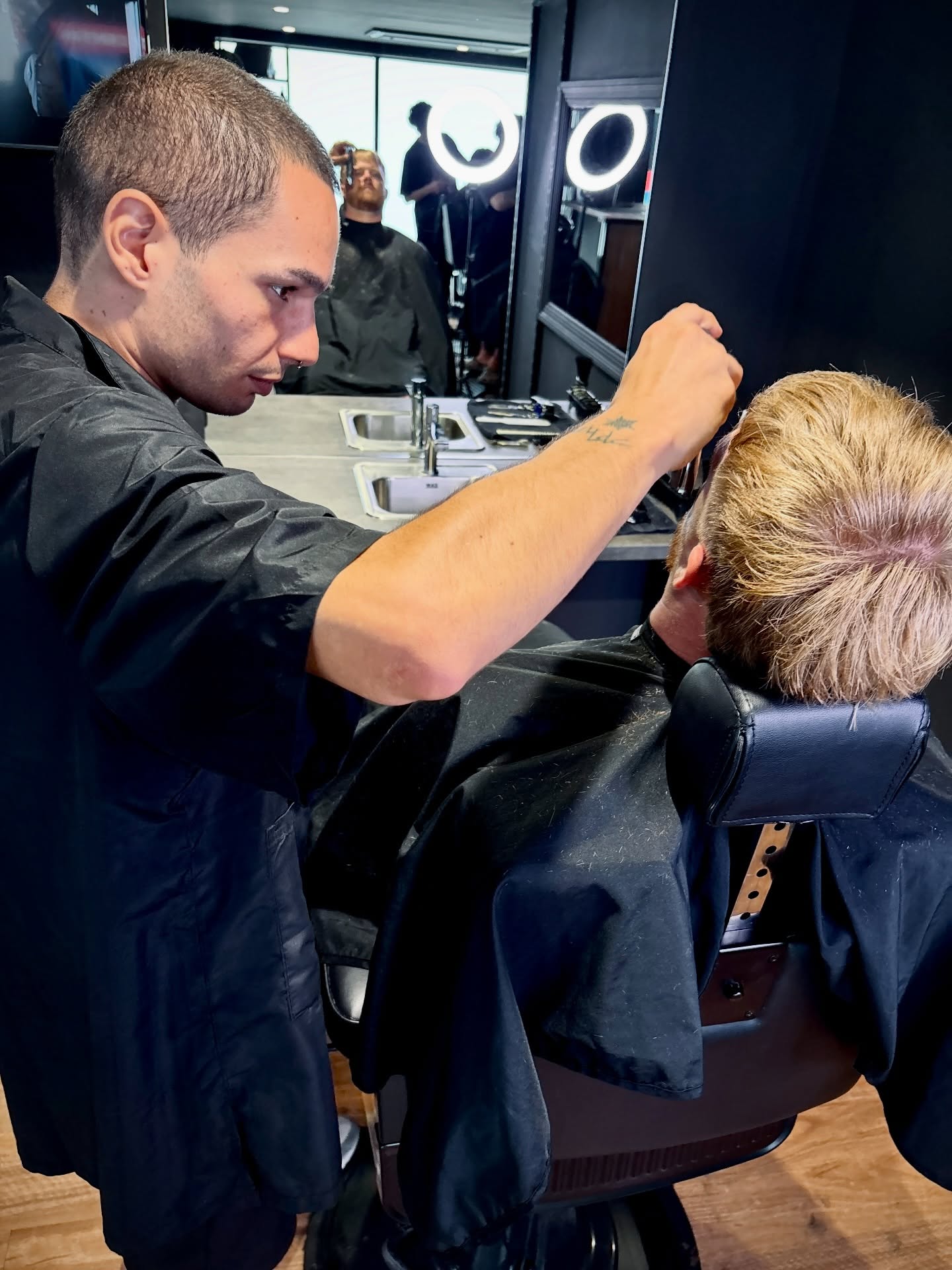 ‼️WELCOME TO THE RK TEAM‼️
Meet Nicola, Kevin & Tee, our newest & experienced barbers! Available for WALK IN’S and BOOKINGS throughout the week!
MAKE A BOOKING TODAY ⬇️
www.ro-yalkingsman.com.au