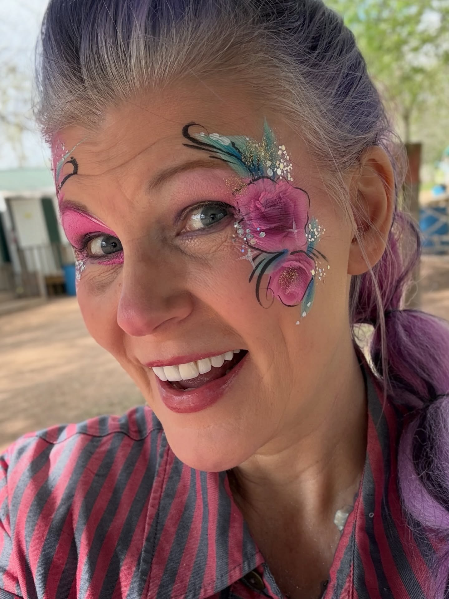 Hanging out at @blessingtonfarms today! In #wallistx
This farm has animals (a camel!) and there are blueberry and blackberries to pick. No snozberries…I did check.
#blessingtonfarms #familyday #springinhouston #facepainting