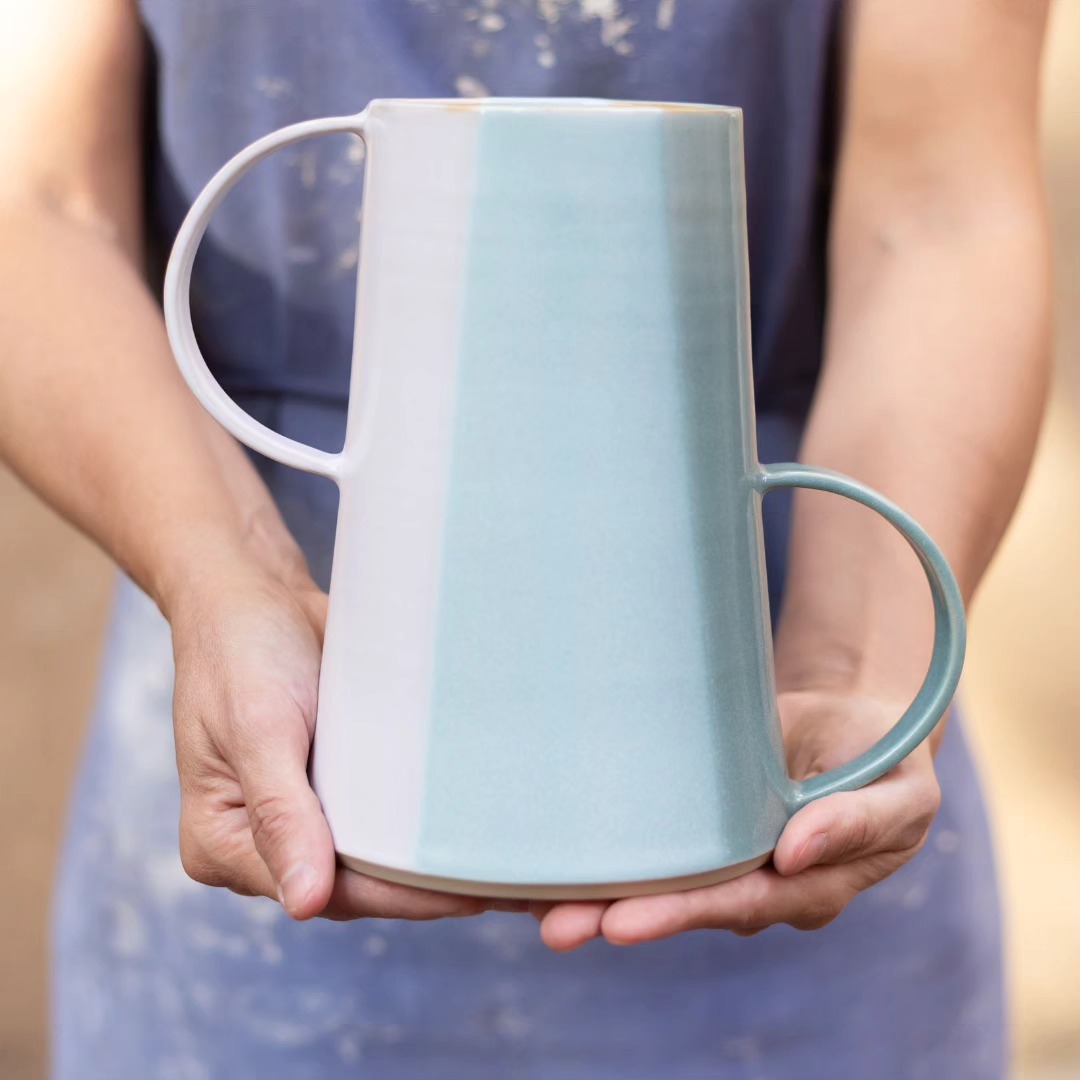 CES CHOSES FAITES AVEC AMOUR
مع الحب
With love
Mborayhu reheve
Con amor
有愛
Mit Liebe
အချစ်များဖြင့်
Con amore
սիրով
Com amor
με αγάπη
Ni kanuya ye
愛を込めて
💕 💐 💘 💐 💘
Pour retrouver les vases Artisan et les magnifiques bouquets de @bergamotte suivez le lien sur la bio.
.
.
.
@archives_florales
#bergamotte #tempsdeterre #vase #ceramique #fleurs #bouquet #octobrerose2023 #faitavecamour #makewithlove