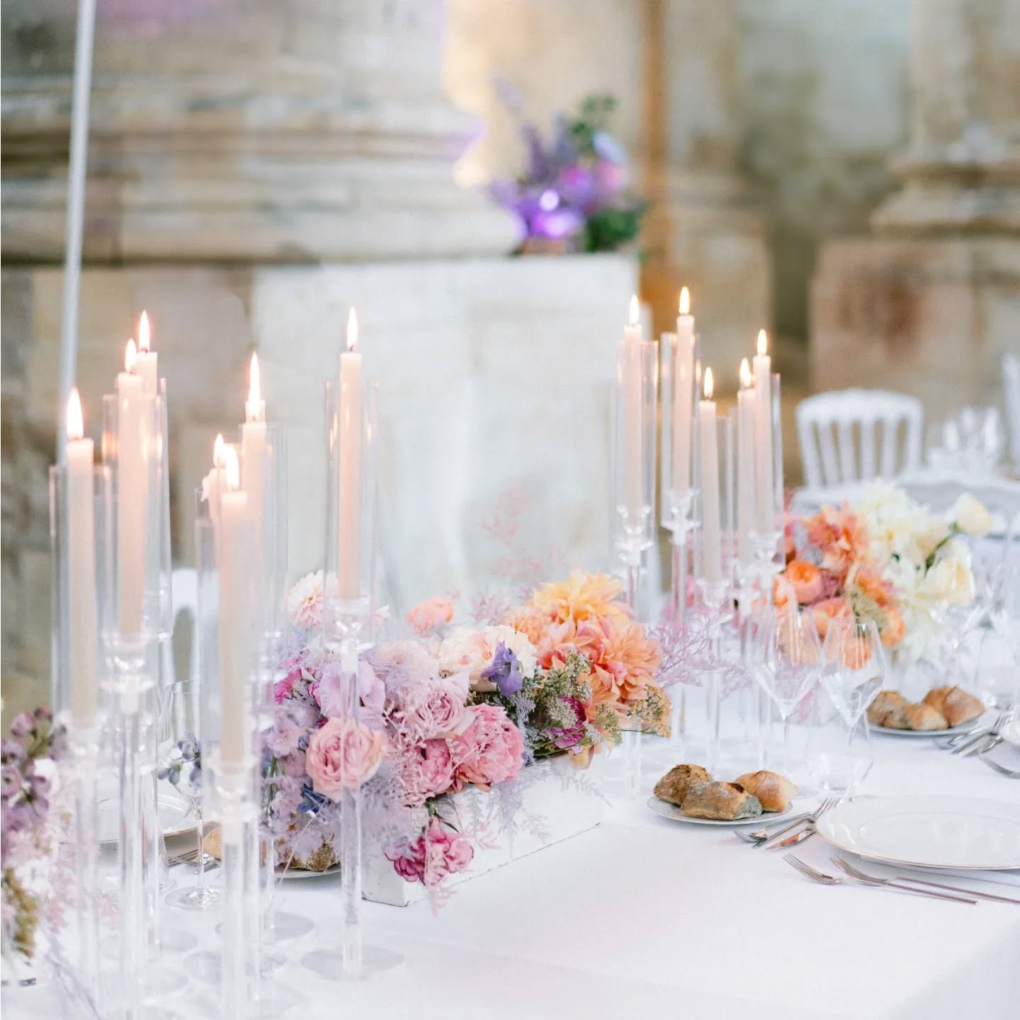 Devant le sublime travail de @justeuneevidence qui repose quand même sur des dégradés de couleur de fleurs, je suis très tentée de taguer mon frère daltonien juste pour savoir s'il voit un dégradé un juste des fleurs vertes.
@paulfrisoni je t'aime infiniment mais pas sûr que les dégradés de fleurs ça soit ton truc.
*
I was looking at this beautiful floral work on gradations of color and I suddenly wondered what my color-blind brother would think of it. Just so you know how my brain works (or doesn't work, I guess)
___
#weddingphotography
#weddingphotographer
#fineartweddingphotography
#fineartweddingphotographer
#destinationwedding
#destinationweddingfrance
#weddingdetails
#weddinginspiration
#weddingflorals