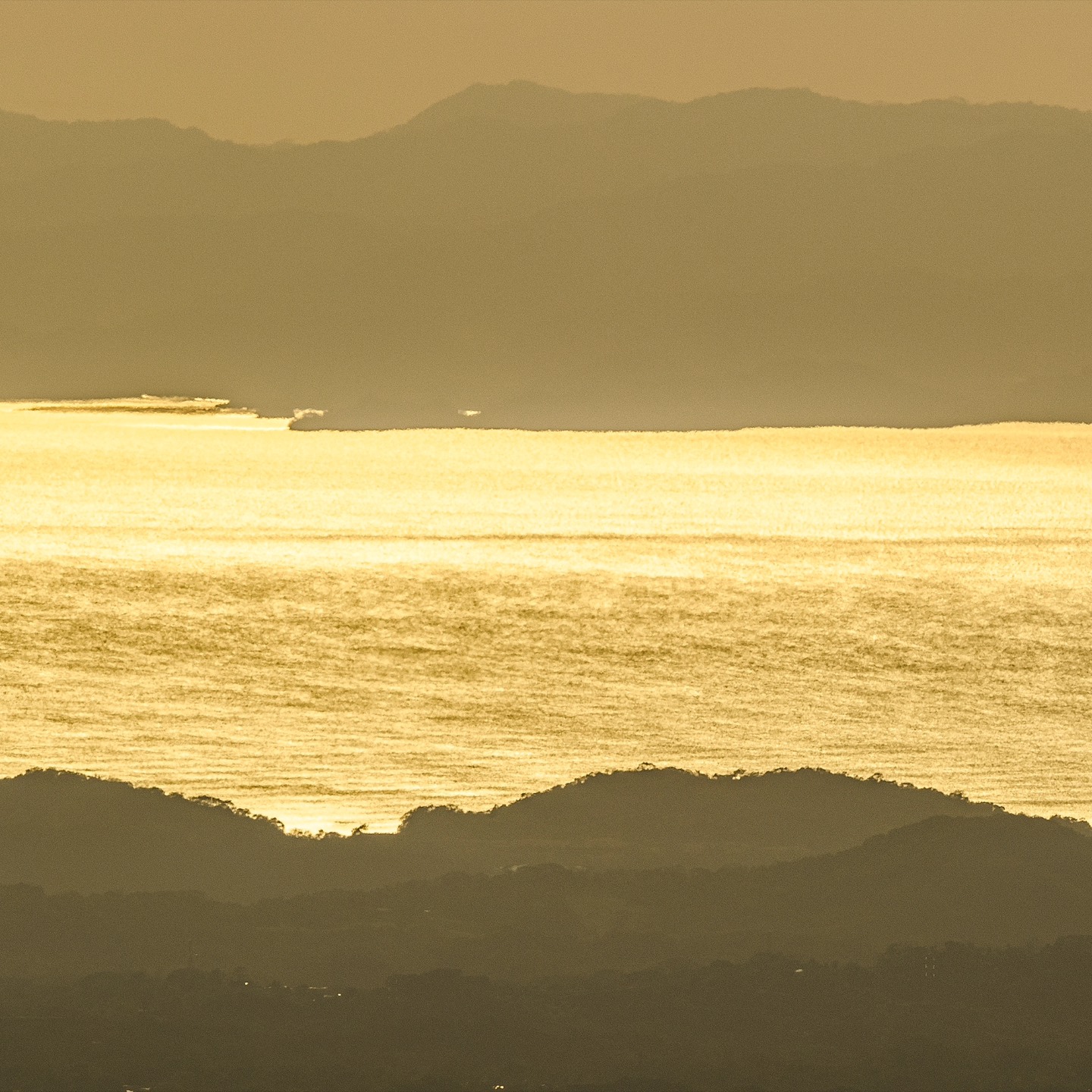 El Golfo de Nicoya desde las montañas cerca de San Ramón. Panorámica ultra ancha en 7:1. Original en 21000x3000 px, apenas para un mural 😉
.
#photography #pano #panoramic #panoramicview #panoramica #nikon #nikonz #nikonshooter #nikonshooters #lateafternoon #nicoya #golfodenicoya #sanramon #moncho