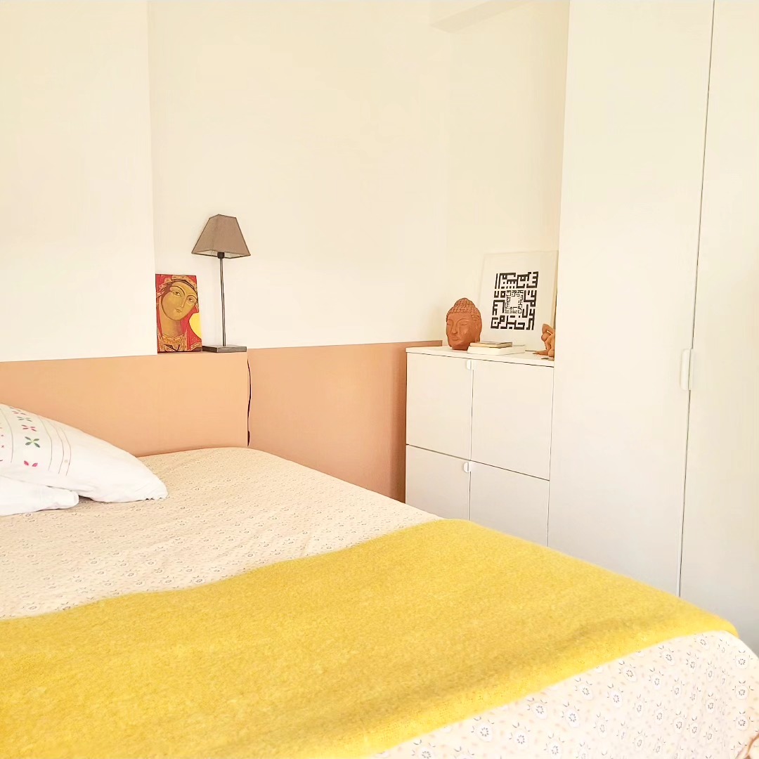 PROJET Tanneries
La chambre nichée en haut de l'ancien couvent des soeurs dominicaines. Ces teintes douces et enveloppantes nous font totalement oubliées l'histoire de ce lieu de résistance française.
.
.
📸 @ateliercesame