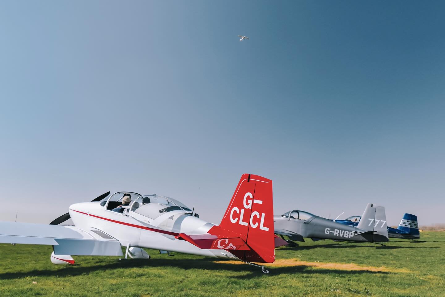 4 more to go before it’s perfect!
RV7s, visiting and based, out enjoying the warm up round of summer today! #vansrv #flyatsleap #spring #springhassprung