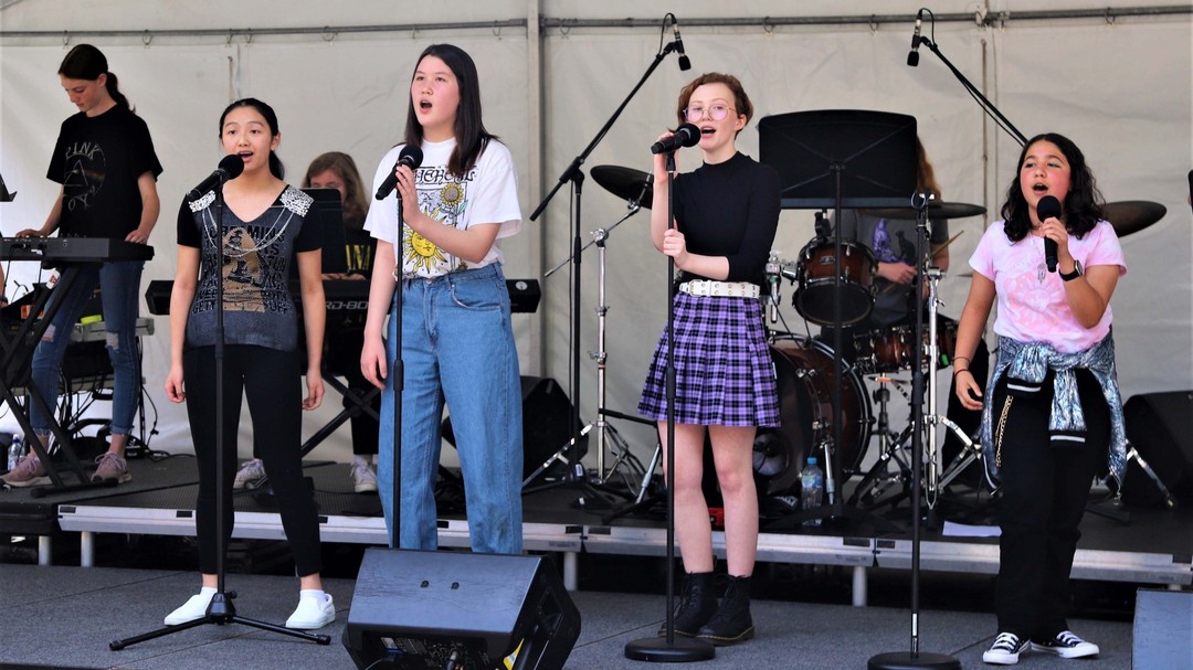 Delighted to be supporting the @loretonh Spring Fair Battle of the Bands 🎤🎸
Supporting local and aspiring musicians has always been an important goal for our team 👍
Come cheer on the talented local young musicians as they compete for the title 🙌
The Spring Fair is this Sunday, 3 November, 10am-3pm. Join the fun with incredible performances, food, and community 🙂