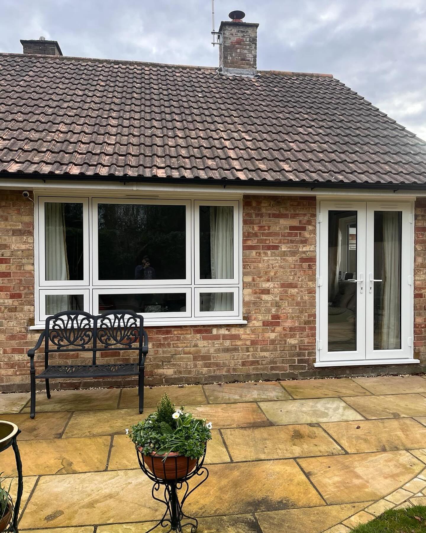 White UPVC Flush casement windows and UPVC standard casement doors installed recently.
Our showroom is open as usual despite the ongoing issues in the village. Were open 9-5 Monday - Friday and 10-2 on Saturdays.
01753 892128 / showroom@gxhomeimprovements.co.uk
#upvcwindows #frenchdoors #installation #chalfontstpeter #gerrardscross #gxhomeimprovements #windowsanddoors