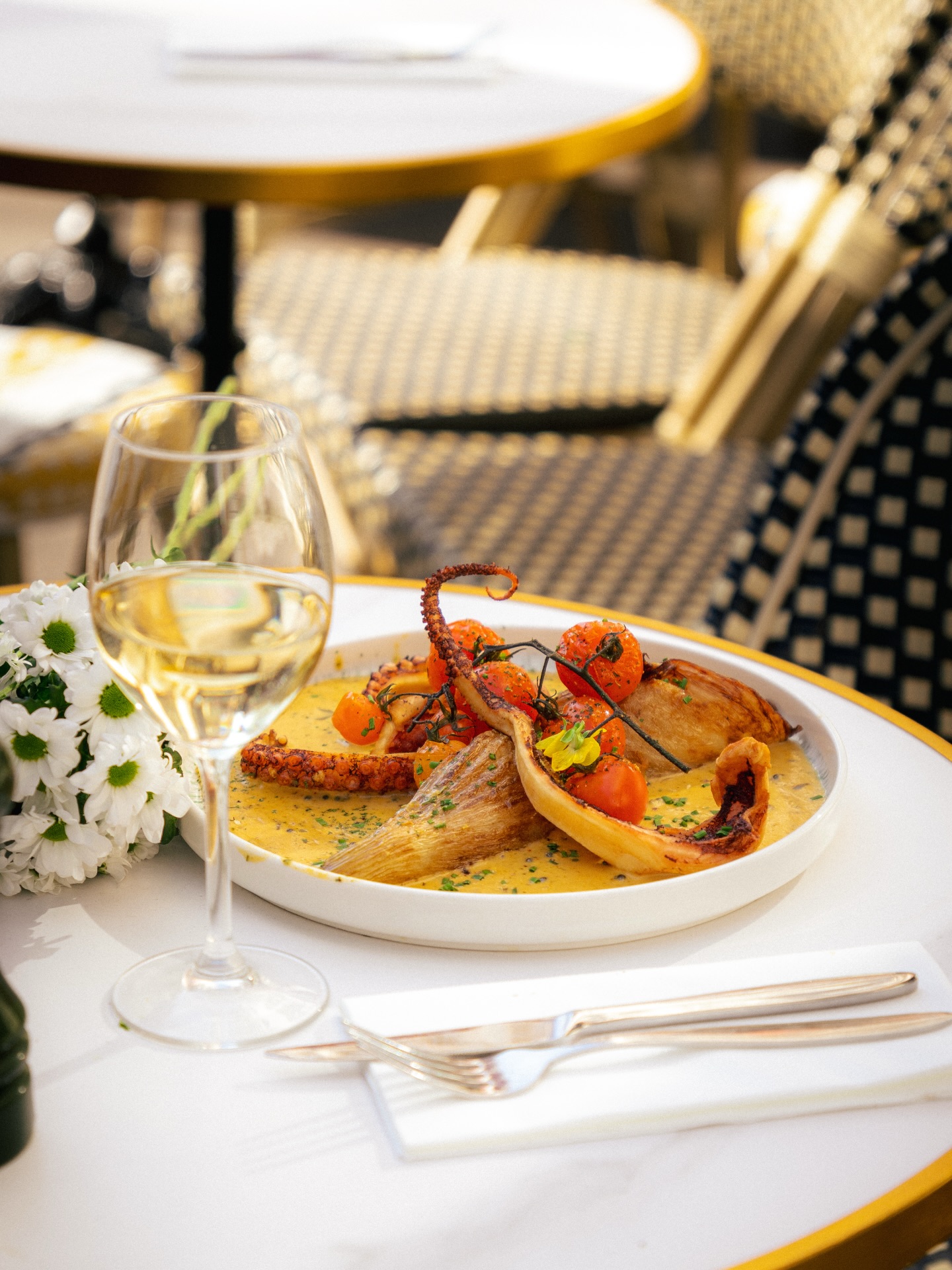 Le poulpe tout frais du marché !
À retrouver sur la carte du jour 🐙
#paris #onmytable #terrasse #restaurantsparis #bonneadresseparis