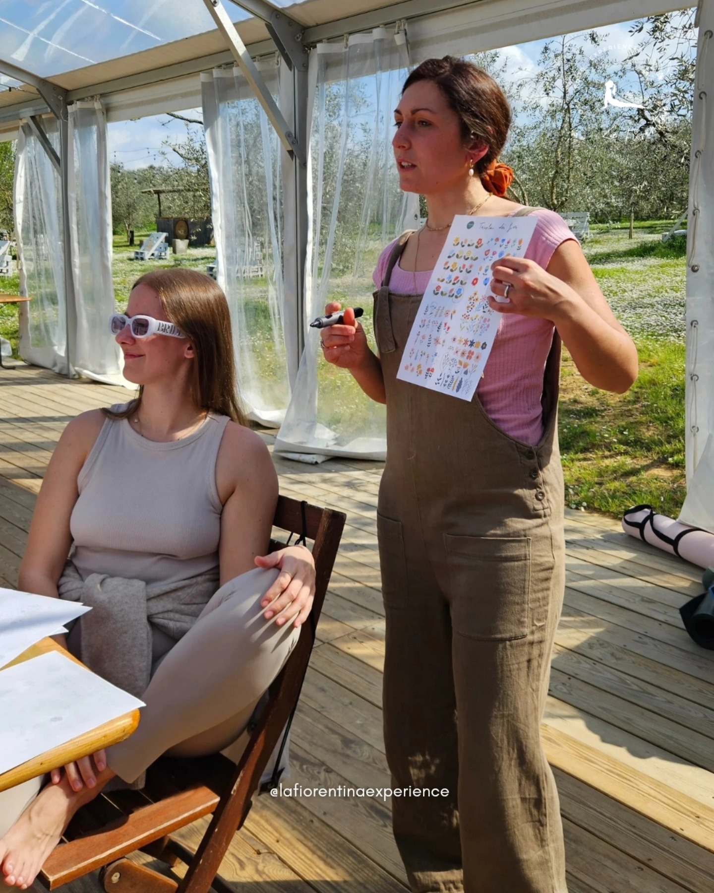 Pittura con Laura @lalab_studio
♡ Nonostante le varie preoccupazioni di non farcela a disegnare, siamo riuscite tutte a tirare fuori la nostra creatività grazie al supporto di Laura!
♡ La sensazione di libertà
♡ È stato un momento di scoperta in quanto non avevo mai dipinto in vita mia, mi è stato dato il supporto e l’incoraggiamento!
♡ La possibilità di imparare tecniche semplici anche per chi non ha mai dipinto, la disponibilità all’aiuto e la spensieratezza che si prova durante l’attività
Grazie, Ele #inspirariscopritivivi 🤍🌸
#addioalnubilato #bachellorette
#condivisioni #arte #pittura #pitturasutela
#workshopcreativi #chianti #esperienzeesclusive #toscana #tuscany