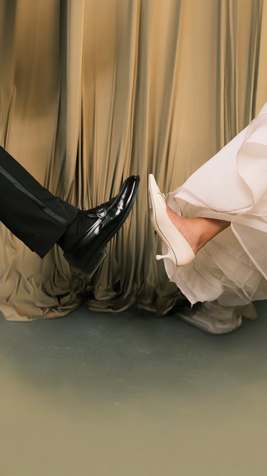 Caro y David se adueñaron del centro de Monterrey y lo convirtieron en magia pura.
.
Entre calles que ya tienen mil historias, ellos escribieron la suya… una llena de risas, miradas cómplices y una vibra que no se puede explicar, solo sentir.
Fue de esas bodas donde todo fluye, donde la fiesta no se detiene y el amor se siente en cada rincón.
No fue solo una boda, fue una celebración con carácter, con alma… de esas que te recuerd
an por qué amamos tanto lo que hacemos.
Caro & David, lo suyo no es normal… es freaking awesome.
.
Bride. @caroambriz
Groom. @daveazuara
.
Photo&Film @bm.weddings
Ceremonia: @bypaolatamez___
Makeup and hair: @cristinatovar.beautystudio
Flores y decoración: @conceptosferz_eventdesign
Iluminación: @afterlightmx
Papelería: @avpapierstudio
Pastel: @alexandratrevinomx
DJ: @chuchoteliz_
#weddinginspiration #weddingshoot #weddingidea #weddingday #weddingphotography