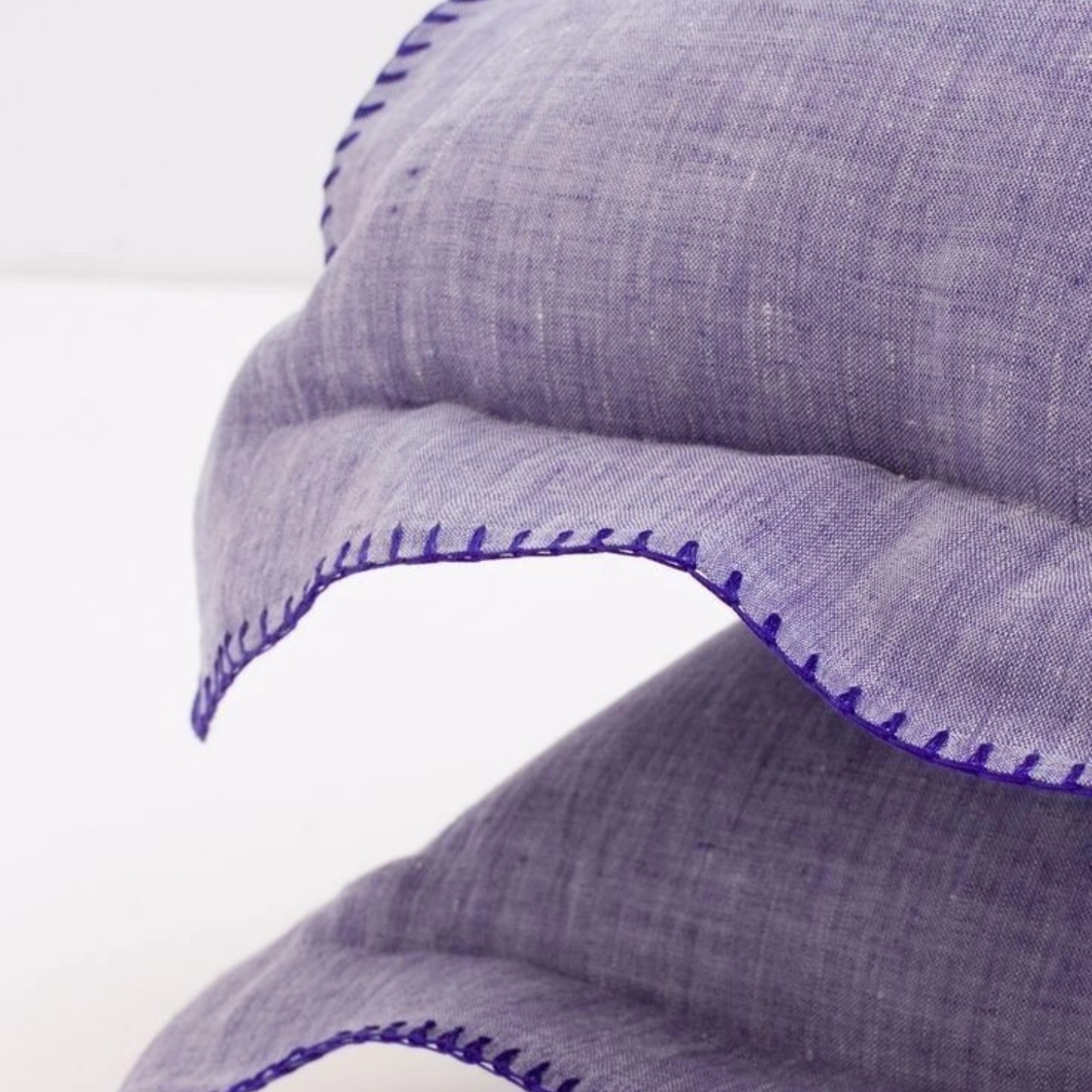 #TKF Obsess Linen ⛵
We make these linen sheets and pillows sustainably for the better environment.
Indian Organic Home textile manufacturing company.
Visit us at www.thekarurfabrics.com