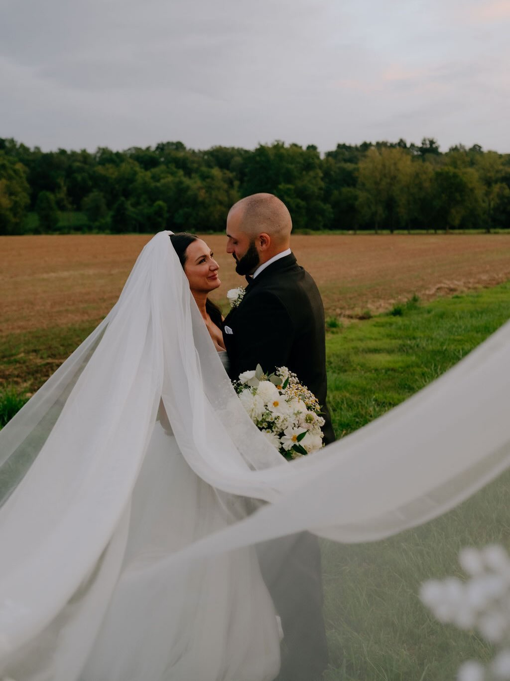 Manifesting that warmer weather ☀️ is on the way (and this type of love finds you 🤍). The way that Anna & Gus look at each other 😍
PS - this fielded area is just a short walk behind our building 👀 You can have an indoor venue AND the beautiful outdoor photos, too! ✨
A&G’s Wedding Details:
Photographer: @katieloefflerphoto
Florist: @lancasterflowerco
Hair: @solieandsable
Makeup: Gina Beauty
Caterer: @rettewscatering
DJ: @djedge717 with @cuttingedgeproevents
Bride: @anna.lane0
Venue & Bartending: @thebookinghouse