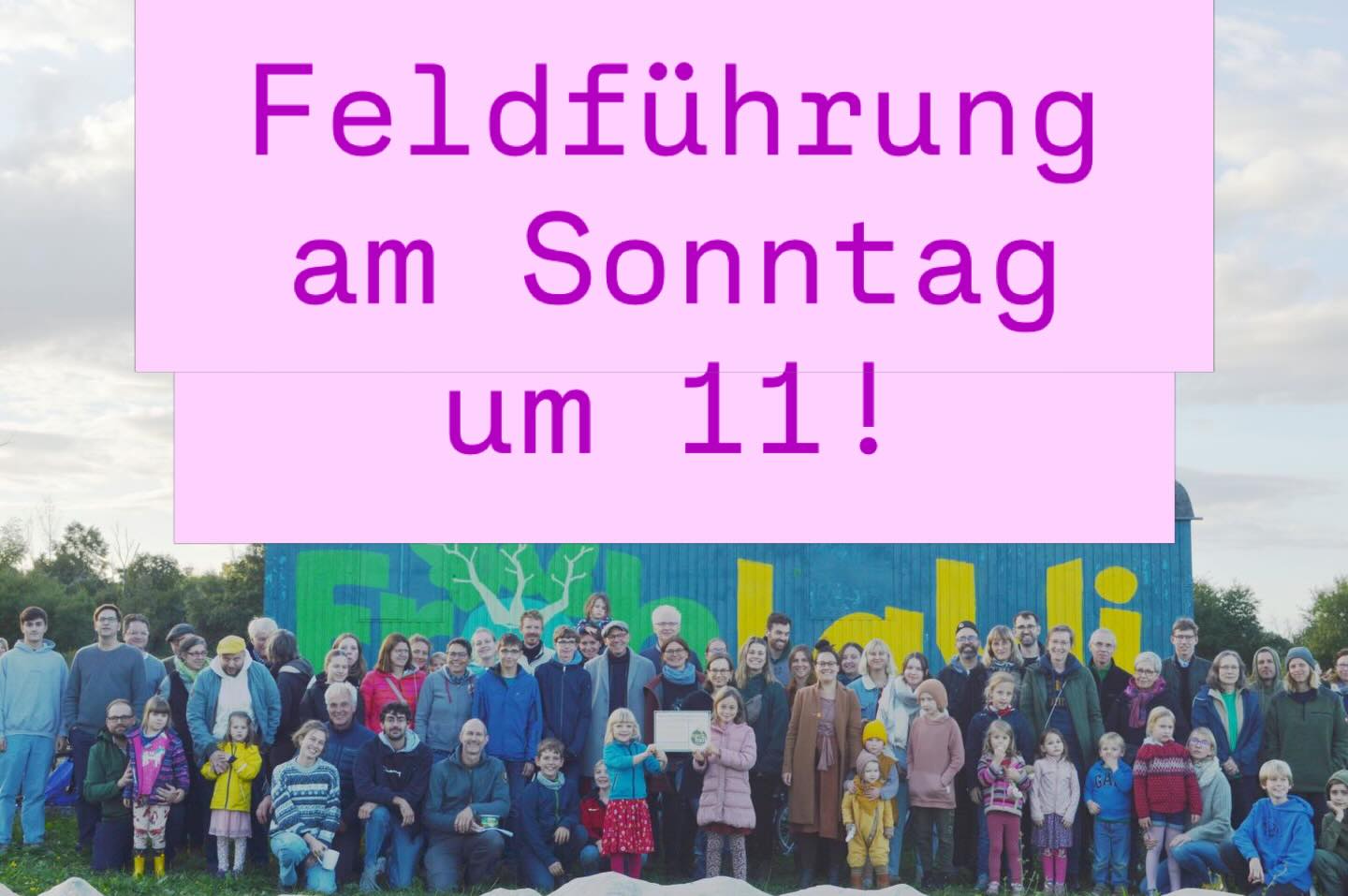 Der Frühling ist da und auf unserem Feld tut sich was. Was da wächst und wer wir sind, zeigen wir bei der Führung über unser Feld am Sonntag, 22. März, 11 Uhr. Vielleicht wirst auch du Teil unserer solidarischen Landwirtschaft.🧑🌾
Treffpunkt: FrohLaWi-Feld Abholstand, Stolper Feld, Nähe Invalidensiedlung, Anmeldung nicht erforderlich. #solawi #werwiewaswiesoweshalbwarum #frohnau #hohenneuendorf #kennenlernen