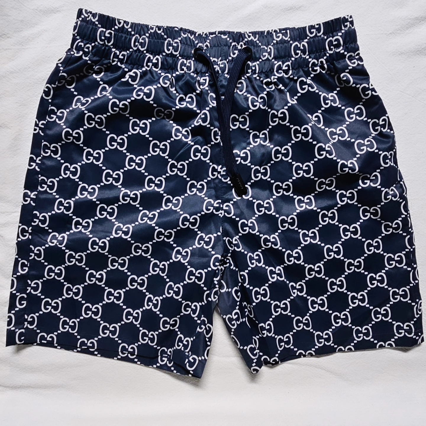 Men's Jacquard Gucci Shorts
Size: Medium
Condition: New
Retail: $925.00
Wright Way Wear: DM For Price