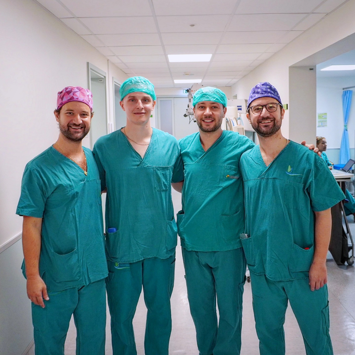Had the great pleasure of hosting my dear friend from Munich, Dr. Florian Ortner, Oral & Maxillofacial Surgeon. We first met a few years ago during my fellowship at the LMU MKG Department, and it was wonderful to reconnect.
Florian joined us in the OR for two cases – a MRONJ partial mandibulectomy with reconstruction plate and a surgical rapid palatal expansion. After work, we enjoyed a walk to lunch and a well-deserved beer at LX Factory 🍻.
Always a pleasure to combine surgery, friendship, and good times. Hope we meet again soon!
