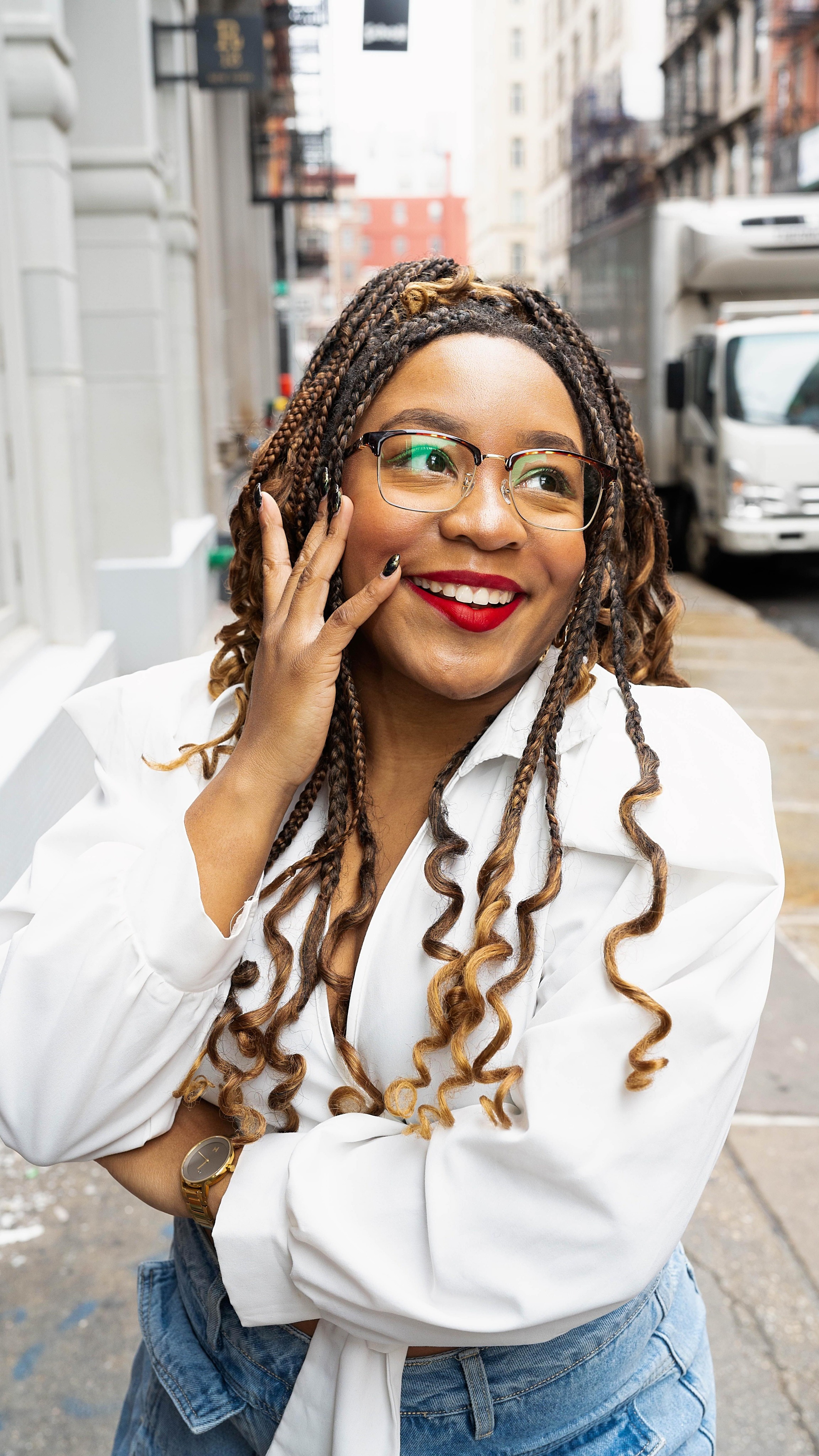 What’s in my bag 🎒 Dance Class Edition 👟!
I had some time so I figured I do this because I’ve been wanting to do it for a while 🤭 sharing some of my favorite things that are my must haves before I leave the house! I’m definitely the friend who carries everything in her bag 😌 you gotta stay ready 💅🏽
Do we carry similar things 👀 lemme know 💁🏽♀️ anything I’m missing or should consider?
Goodies mentioned:
Water bottle from @livelarq
Mini Tripod: @Amazon
Feminine wipes: @herfantasybox
Mini Deodorant: @native
My favorite protein bar: @nicks @nicks.us
Fan: @amazon
@advilrelief
My scent: @shayandblue boutique perfumery in the scent English Cherry Blossoms
Wallet: @able
Hand sanitizer: @noshinku
Protein shake: @alaninutrition
Lotion: @vaselinebrand “cocoa glow”
Portable charger courtesy of @rsvpify x @anker_official Thankgya 🫶🏽
Lip Balm: @topicals slick and salve papaya, the best one in my opinion
#whatsinbag #musthaves #dancerneeds #goodiesinmybag