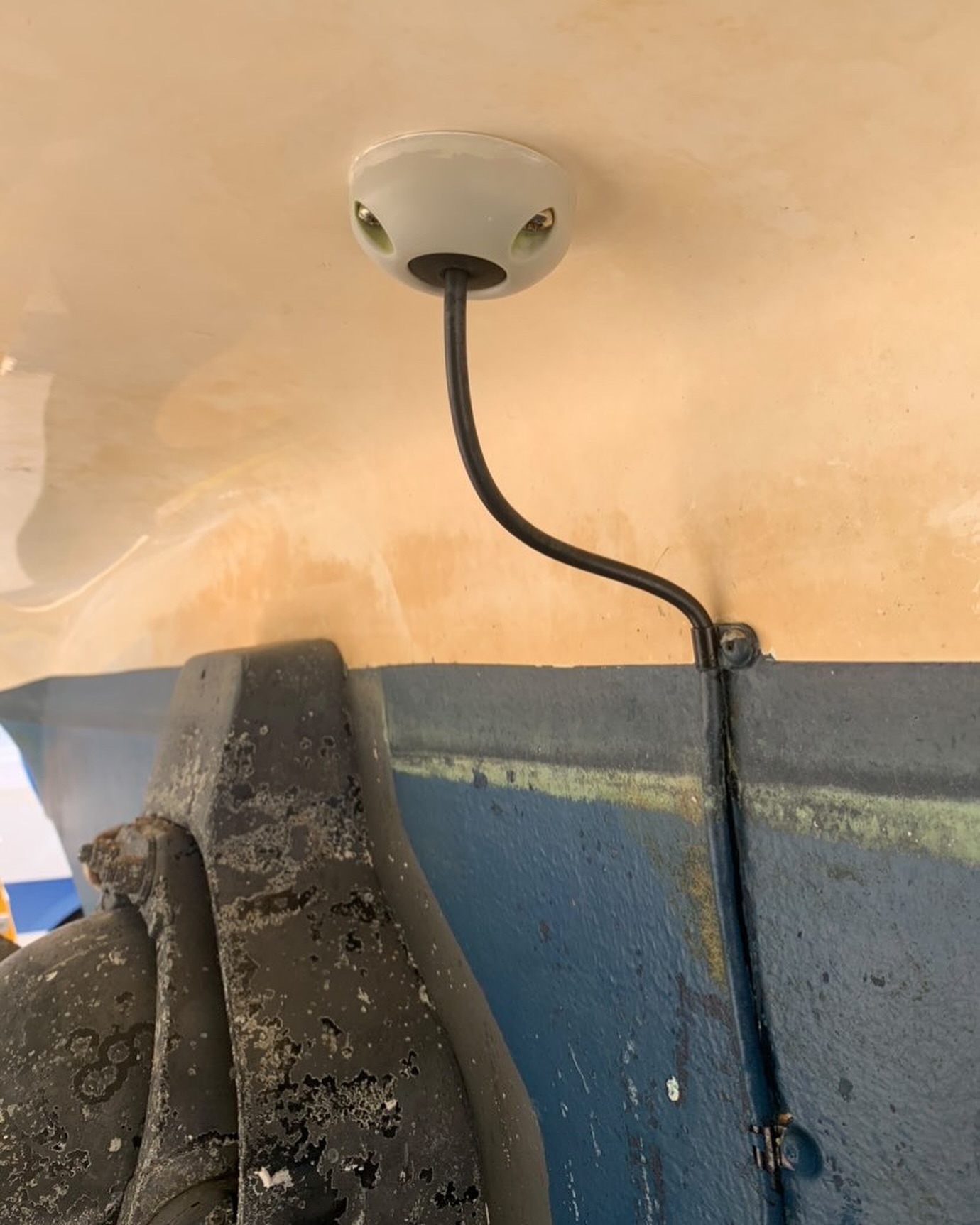 A clear example hear from @coastmarineservices how well our hull cleaner works! Thank you for the pictures!
#cleanboat #stainremover #stainremoval #cleaner #product #boatcleaner