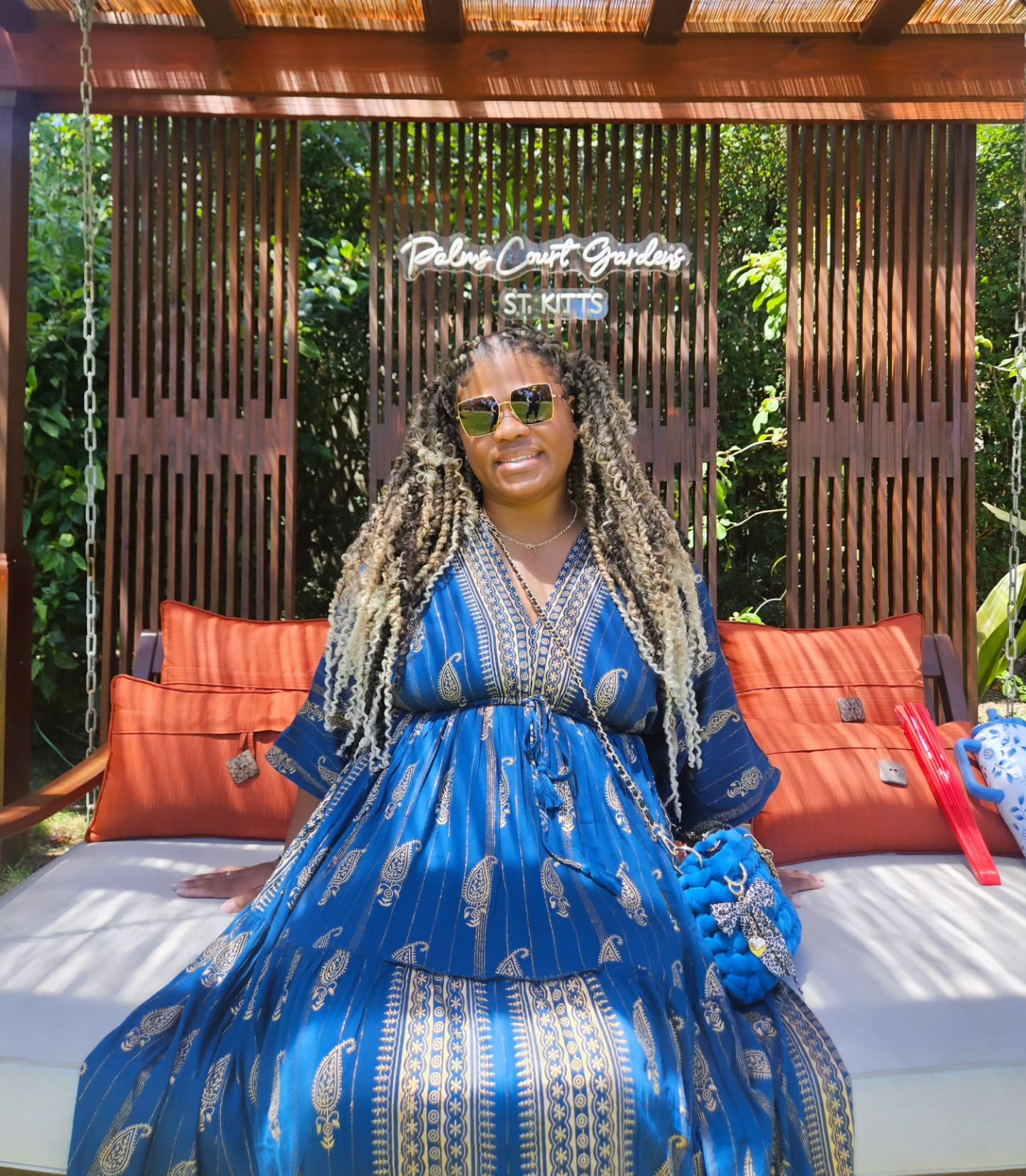 It's time to normalize bringing a cute purse on vacation that not only matches your outfit but compliments the whole damn scene!!
I love getting told: "OMG i love your purse"
And responding with: " Thanks, I made it"
#beunique #handmade #luxurydesign #expensive #stkittsandnevis