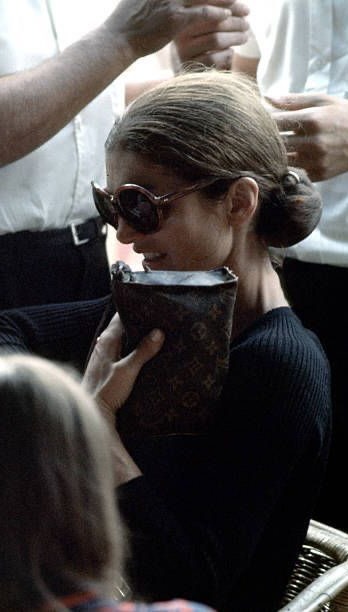 not the same elegance and that’s the point.
jackie o vs carolyn bessette-kennedy,
decoded on the blog.
tap in, link in bio ♡
#thelazychai #carolynbessettekennedy #jackieo