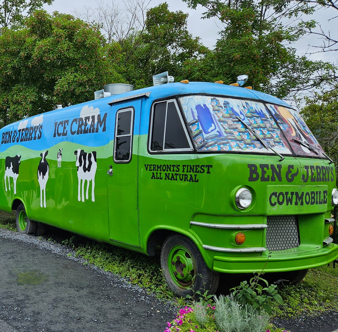 Visiting Vermont this weekend was a lot of fun. Ben & Jerry's is obviously a place you have to visit, and a farmer's market, some excellent breakfast restaurants, a beautiful camping site found via Hipcamp, which I knew nothing about until David showed me the website, and EV charging stations that I wish we had in Québec. I hope my wife had as nice a camping weekend as I did. She was with her sister in Québec... I think I win 😎