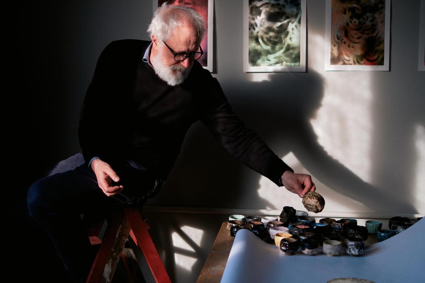 Last night at Swan Hill was all about one man — the incredible @witoldriedel. He held the space completely, and his poetic explanations on his work truly blew our minds.
A huge thank you to everyone who joined us for the private view.
Today, the artist will be in residence from 10am–noon. A perfect opportunity to experience Marks of Life at the gallery, then head over to @shrewsburymuseum to discover the connecting pieces bridging his ceramics with the Neolithic.
📷 @liambray_photography