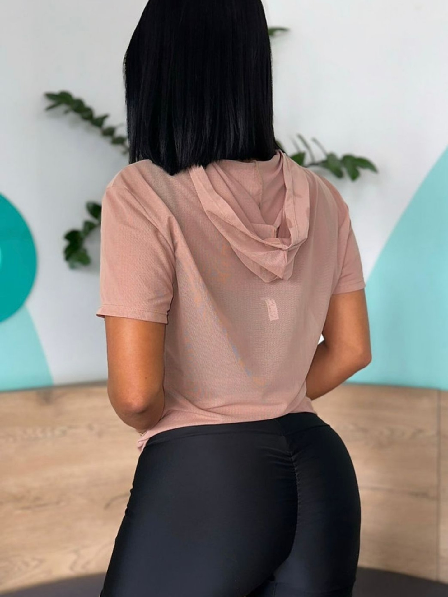 ✨ Ready para un día activo pero con mucho estilo ✨
Este set es la mezcla perfecta de comodidad y tendencia: hoodie ligero y shorts con efecto push-up para resaltar tu silueta 🔥
Ideal para entrenar, salir a caminar o simplemente para esos días en los que quieres verte sporty chic sin esfuerzo.
🖤 Disponible en Natsuki.
📩 Escríbenos para pedir el tuyo.
🚚 Envíos a todo el país.
#NatsukiStyle #SportyChic #athleisure