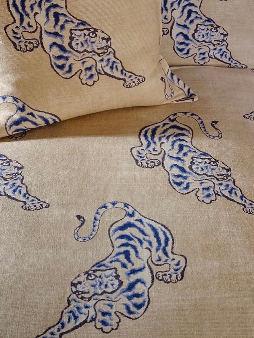 A bold statement in linen.
The Bagan Lin “Crouching Tiger” fabric by Manuel Canovas brings movement, texture, and a touch of the unexpected to any interior.
#ManuelCanovas #fabricinspiration #textiledesign #interiorinspo #patternlove
