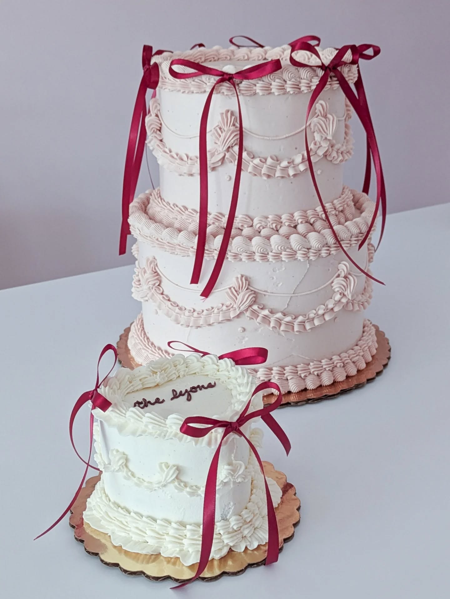 🎀 The sweetest wedding duo! 🎀