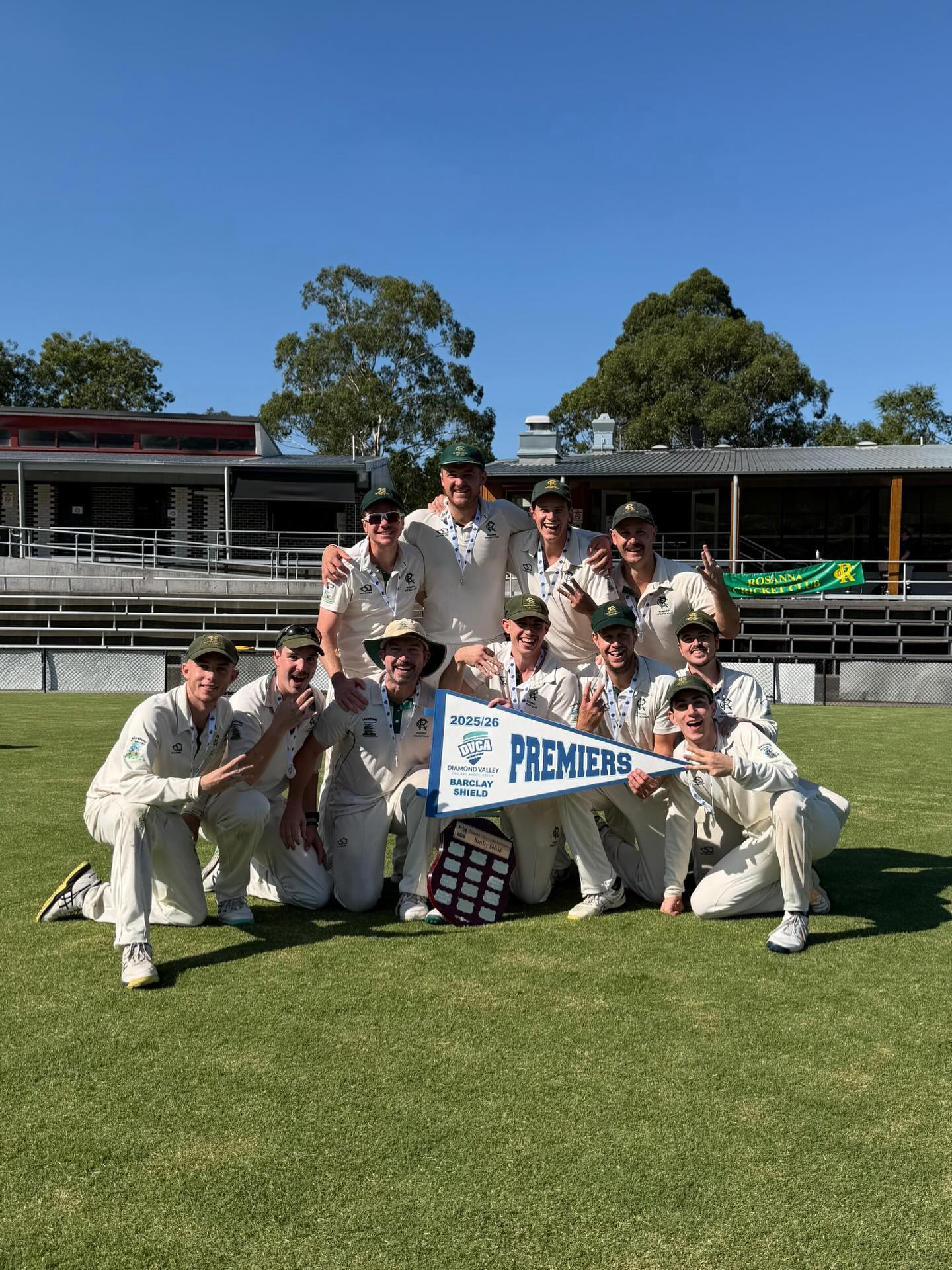 BARCLAY SHIELD PREMIERS 2025/26 🦎
Our 1st XI have gone back to back after bowling Epping out for 168.
An incredible season by all our boys topped off with the highest reward 💚💛