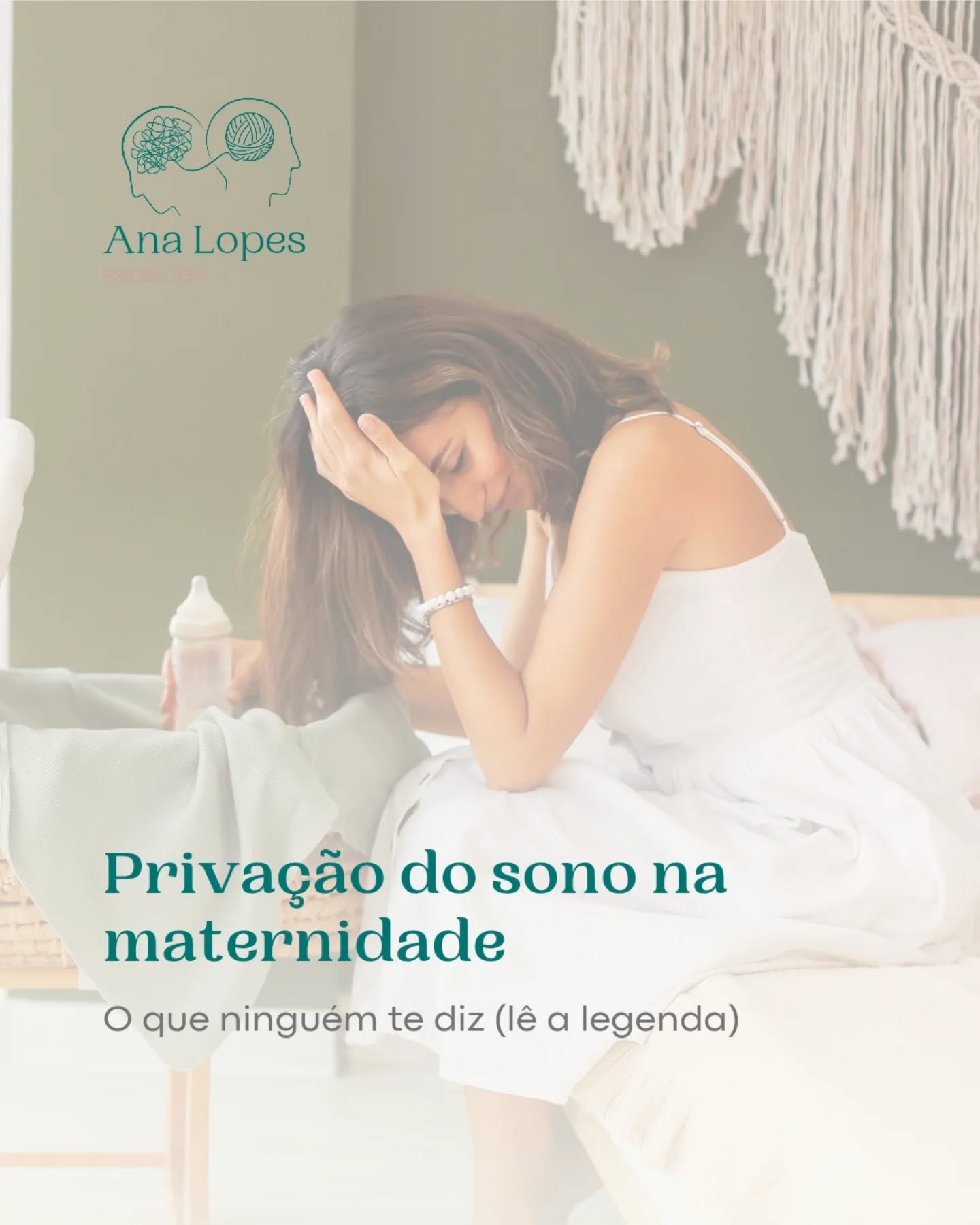 A privação de sono na maternidade: o que ninguém te diz 💤
Ser mãe de um bebé pequeno é uma experiência intensa, bonita… e profundamente exigente. Uma das maiores provas silenciosas? A falta de sono.
Acordar várias vezes durante a noite, adormecer tarde, começar o dia cedo... este ciclo contínuo pode afetar muito mais do que o cansaço físico.
🔹 Diminuição da paciência e maior irritabilidade
🔹 Dificuldade de concentração e memória
🔹 Sensação de sobrecarga emocional
🔹 Maior vulnerabilidade à ansiedade e tristeza
E, ainda assim, tantas mães sentem que “têm de aguentar”, como se fosse apenas parte do processo — e é, mas isso não significa que devas passar por isto sozinha ou em silêncio.
Dormir pouco não é só “cansaço de mãe”. É um desafio real, com impacto psicológico, que merece atenção, validação e apoio 🤍
Se estás nesta fase:
✨ Aceita ajuda sempre que possível
✨ Descansa quando conseguires (mesmo que não seja “o ideal”)
✨ Fala sobre o que estás a sentir
✨ Lembra-te: cuidar de ti também é cuidar do teu bebé
A maternidade não tem de ser perfeita. Tem de ser vivida com apoio, compreensão e humanidade.
Se este tema te toca, guarda este post ou partilha com outra mãe que precise de se sentir compreendida 💛
#maternidade #privacaodosono #maedebebe #cansaço
#psicologia
